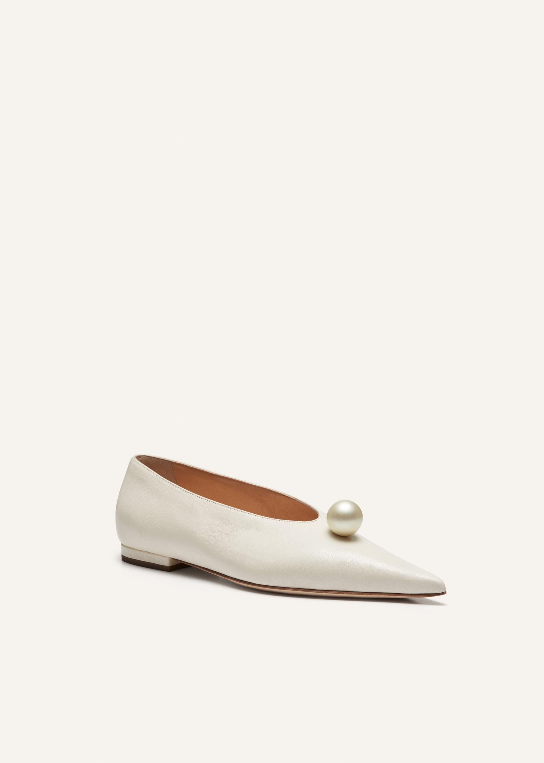 Pointed pearl ballet flats in cream leather Product Image