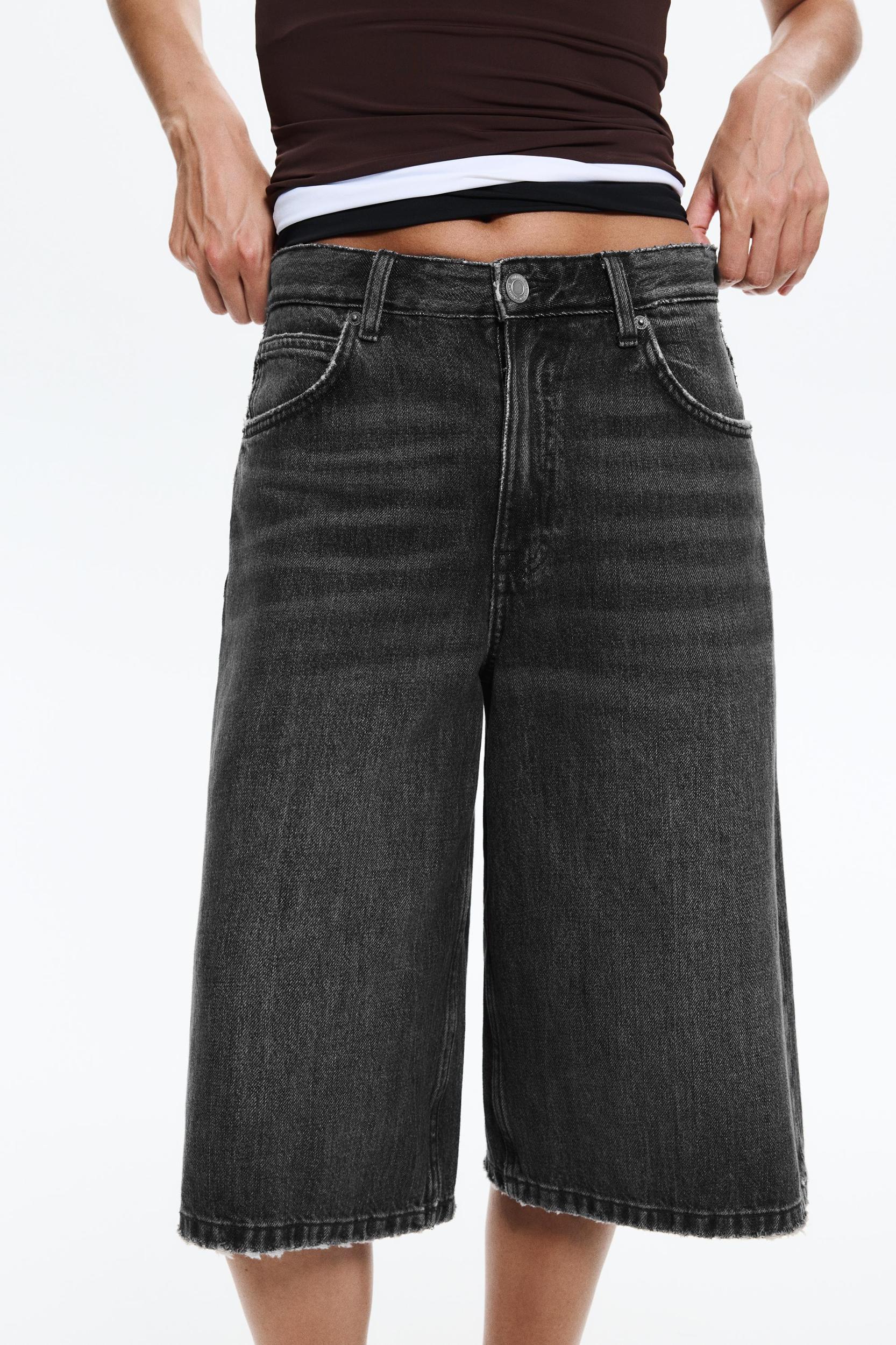 Low-rise baggy jorts Product Image