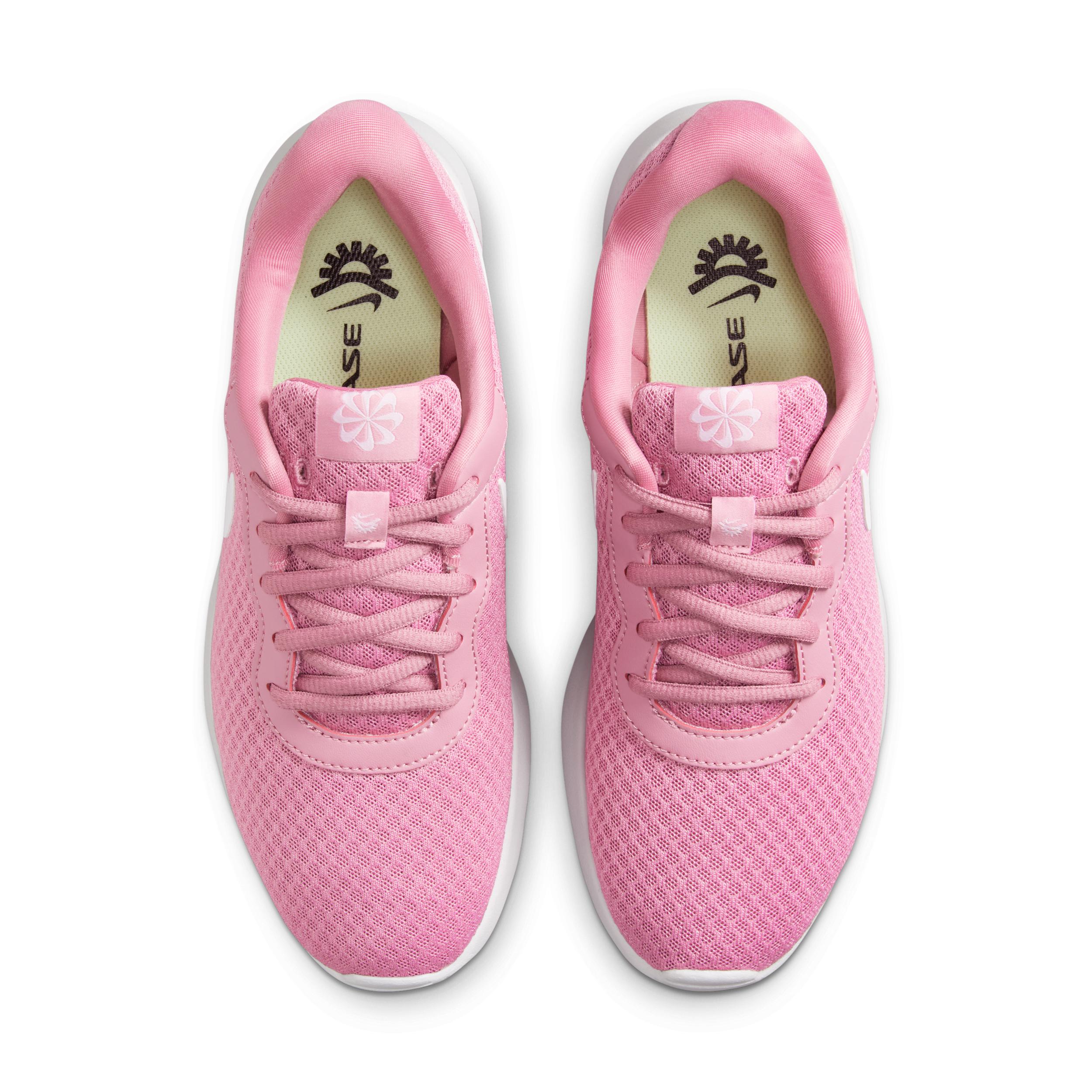 Nike Women's Tanjun EasyOn Shoes Product Image
