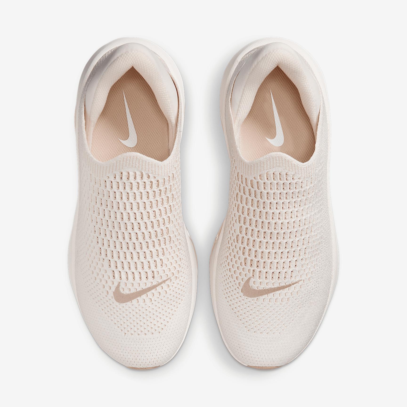 Nike Women's Reina EasyOn Shoes Product Image