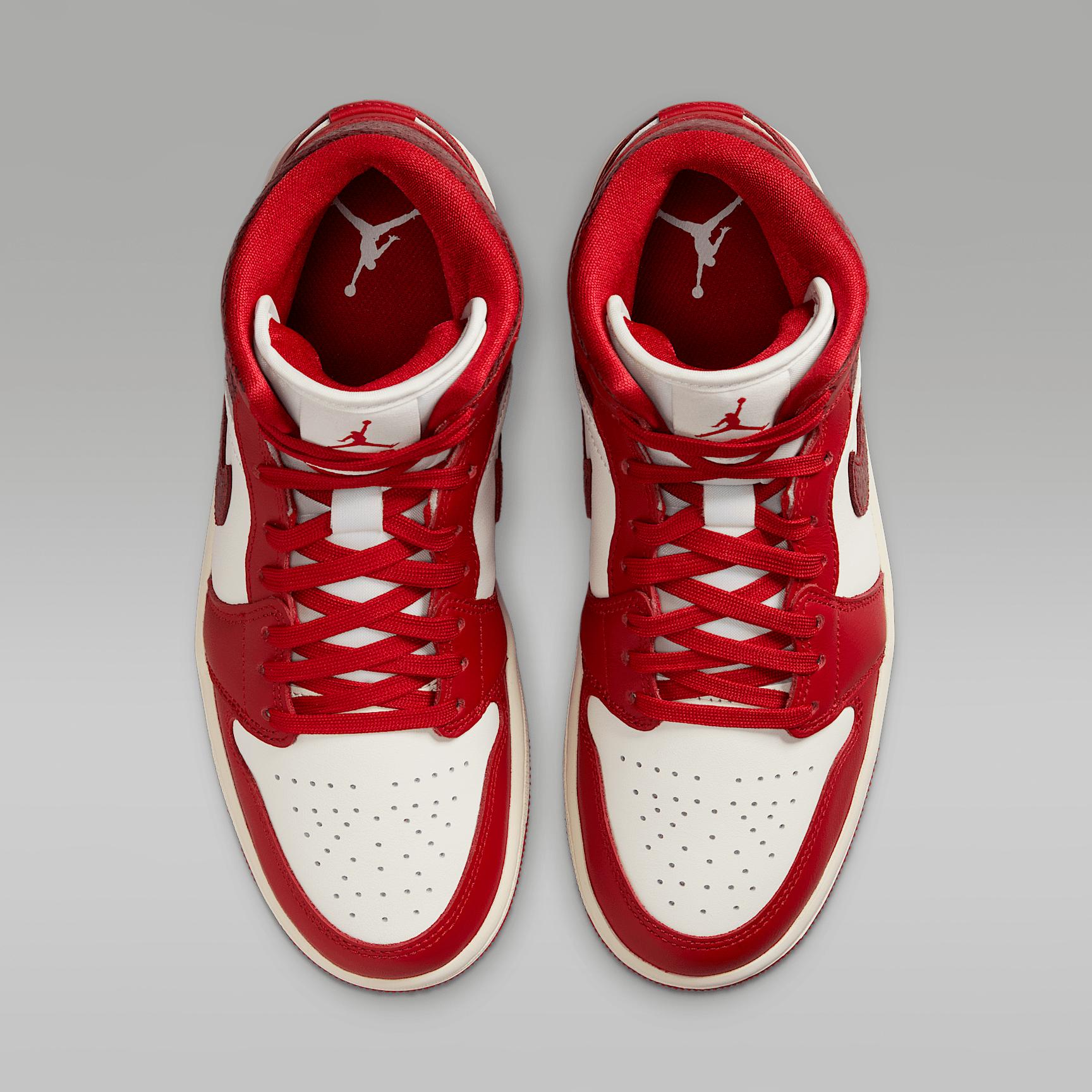 Women's Air Jordan 1 Mid SE Shoes Product Image