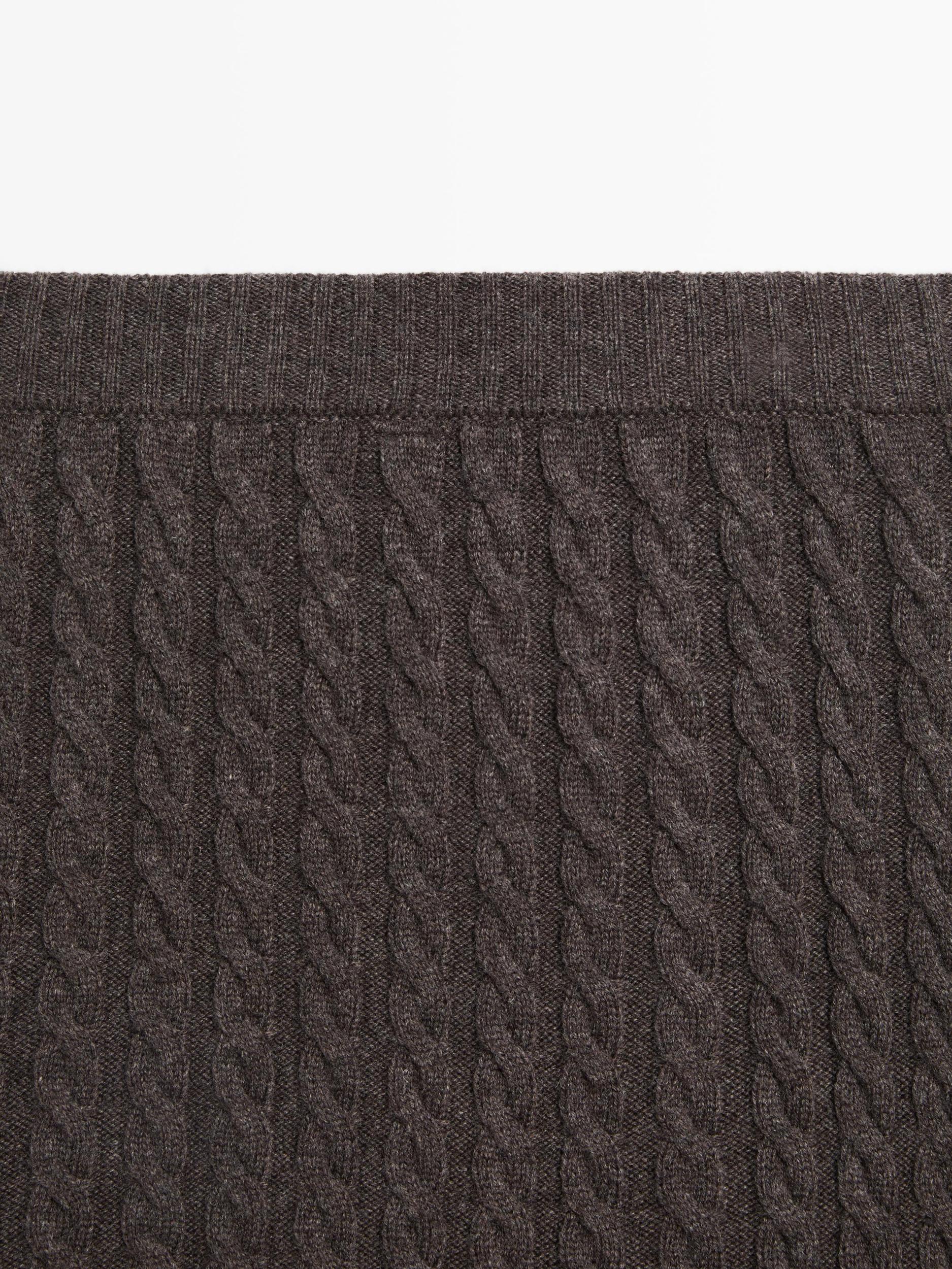 Knitted skirt with braided detail Product Image
