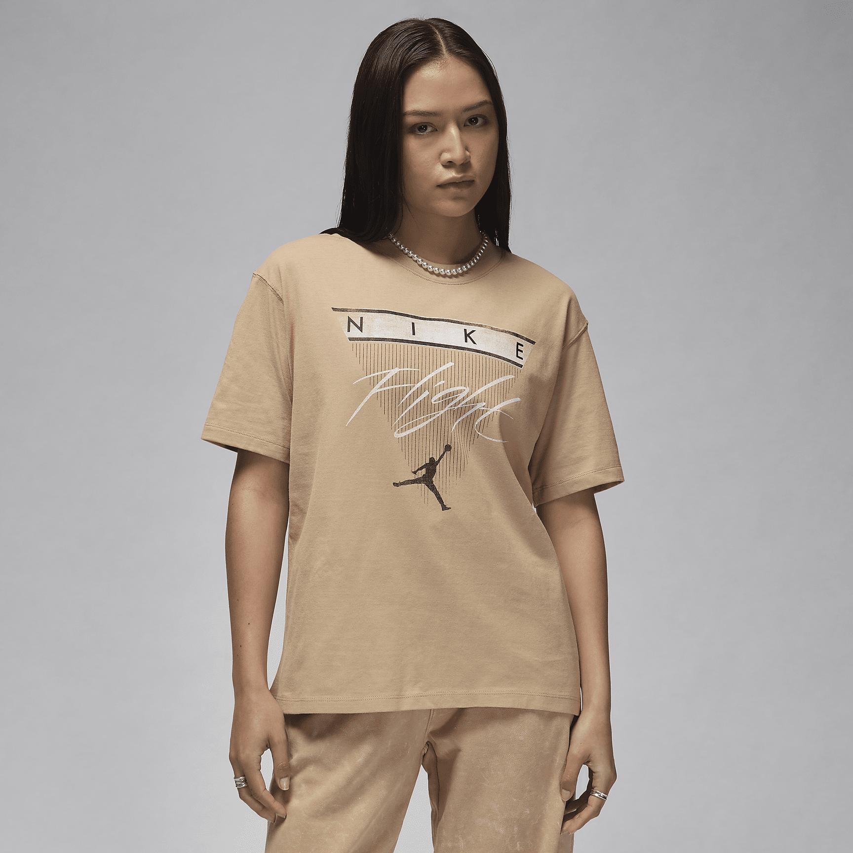 Jordan Flight Heritage Women's Graphic T-Shirt Product Image