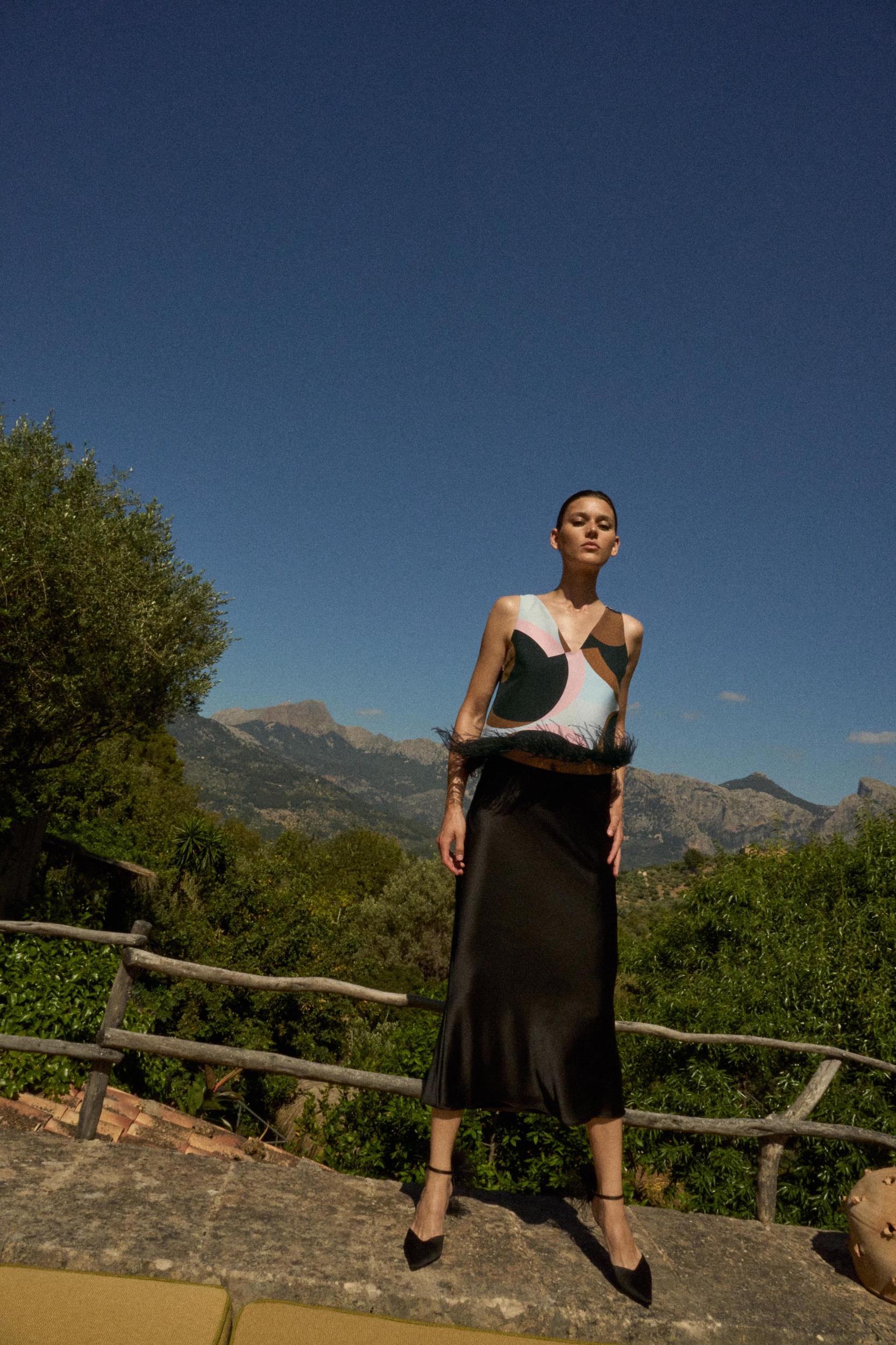 FEATHER PRINT TOP Product Image