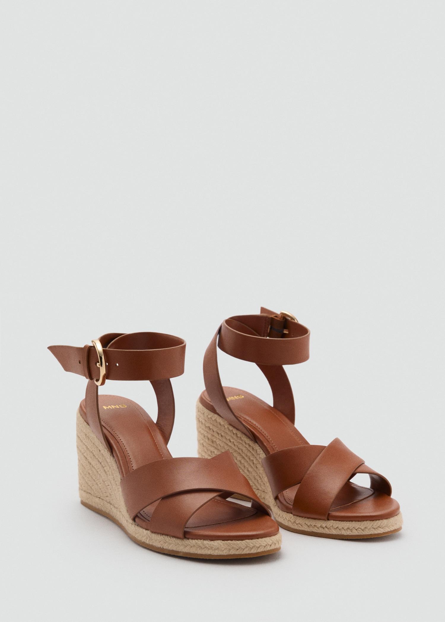 Wedge sandals with crisscross straps - Women | MANGO USA Product Image