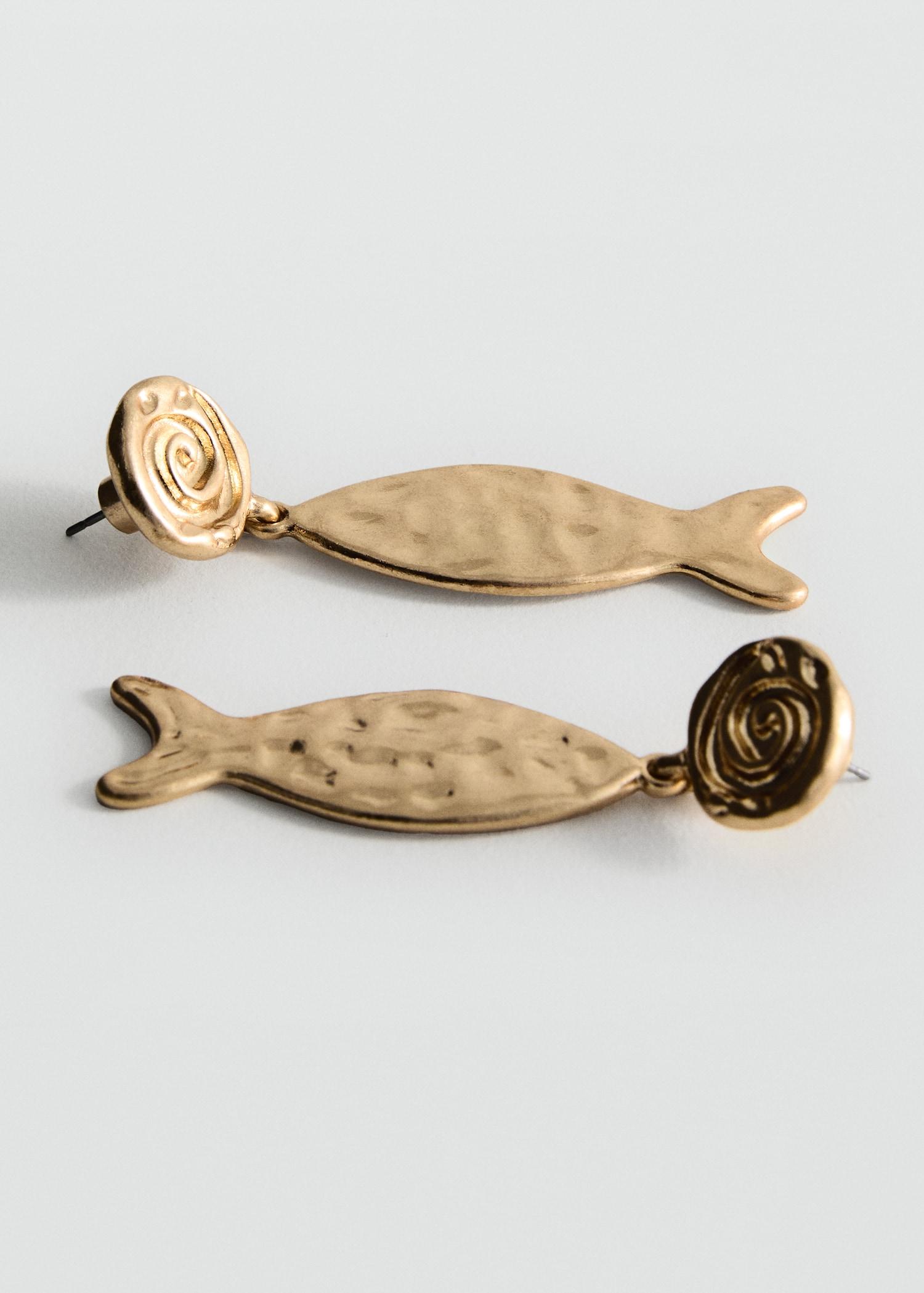 Textured fish earrings - Women | MANGO USA Product Image