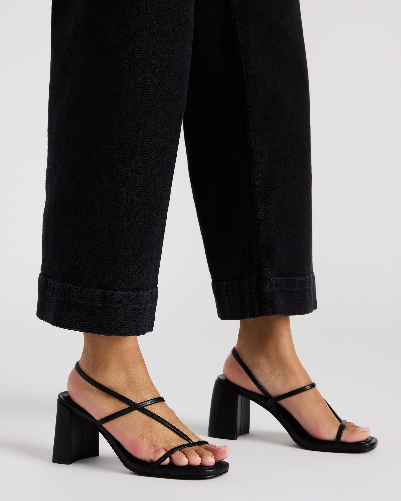 DIORA BLACK Female Product Image