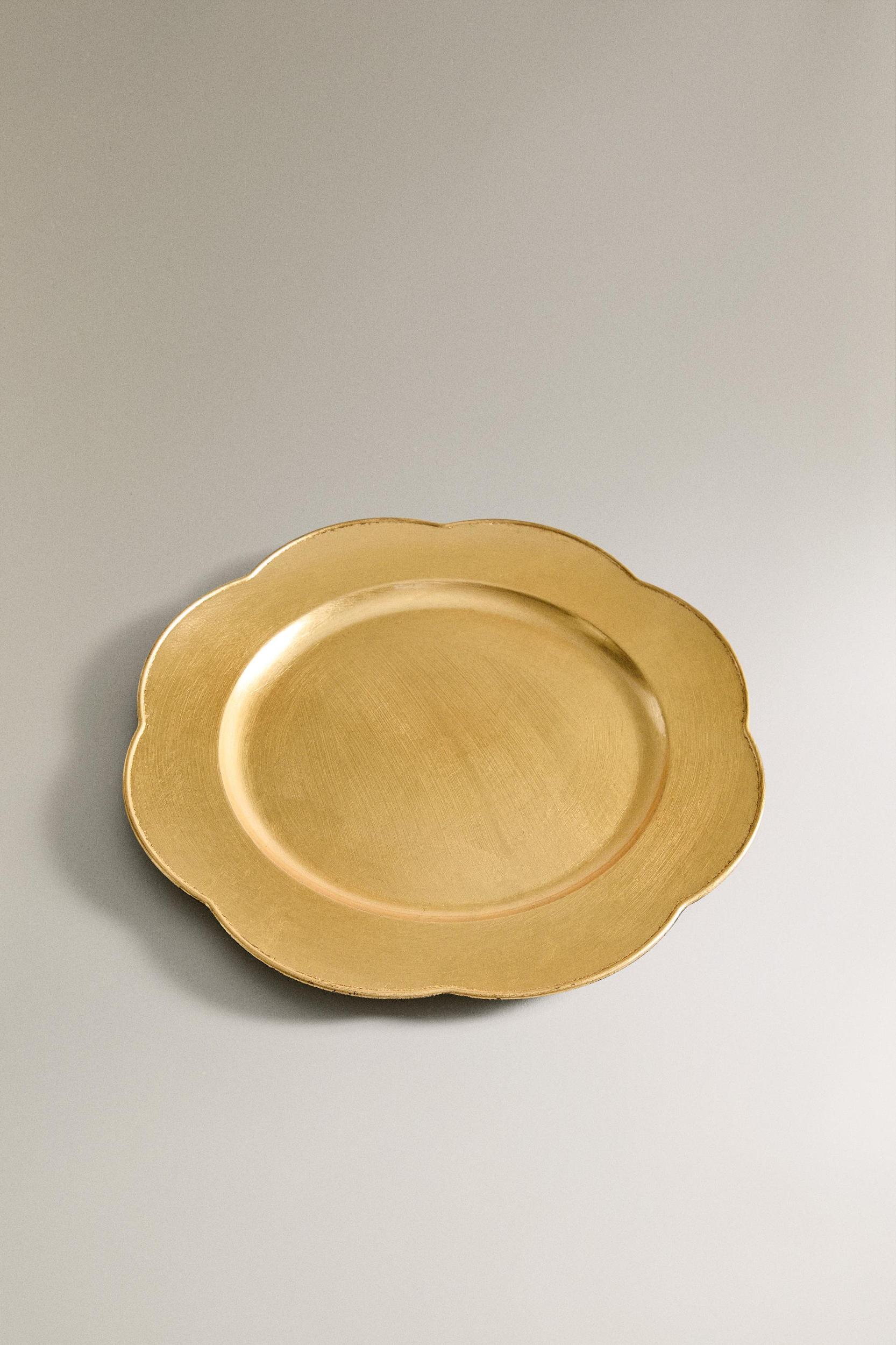 PLAIN CHRISTMAS CHARGER WITH SCALLOPED EDGE Product Image