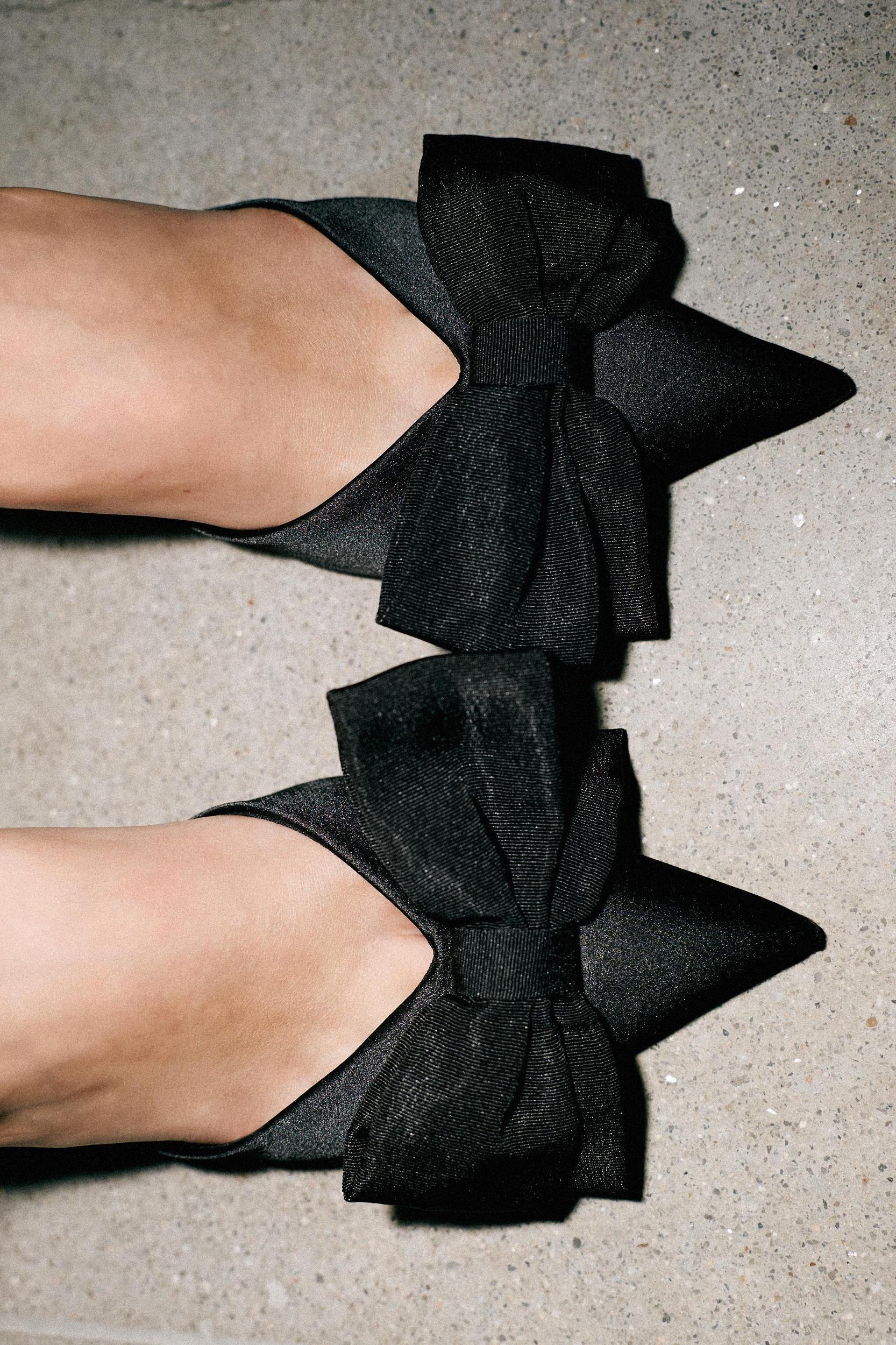 BOW TRIM HEELED SHOES Product Image