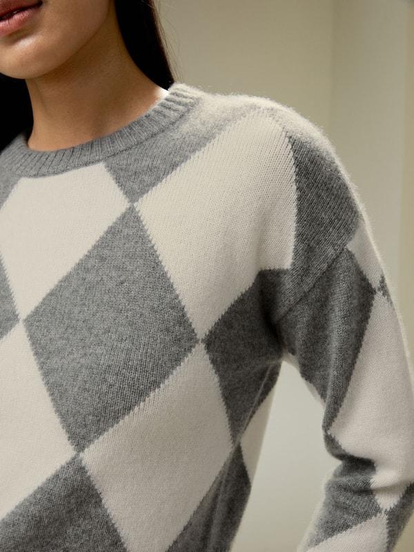 Round Neck Diamond Pattern Cashmere Sweater Product Image