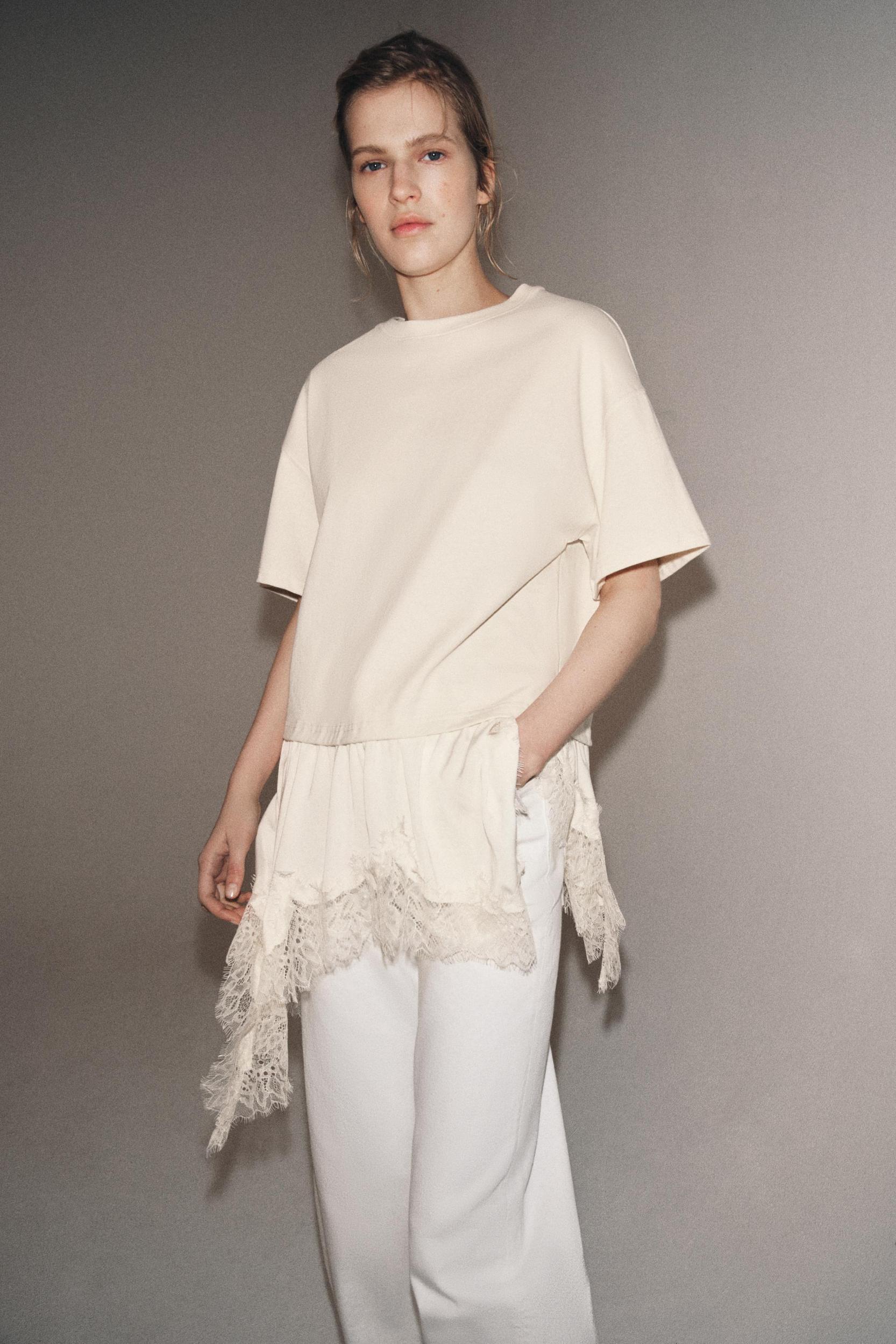 COMBINATION LACE T-SHIRT Product Image