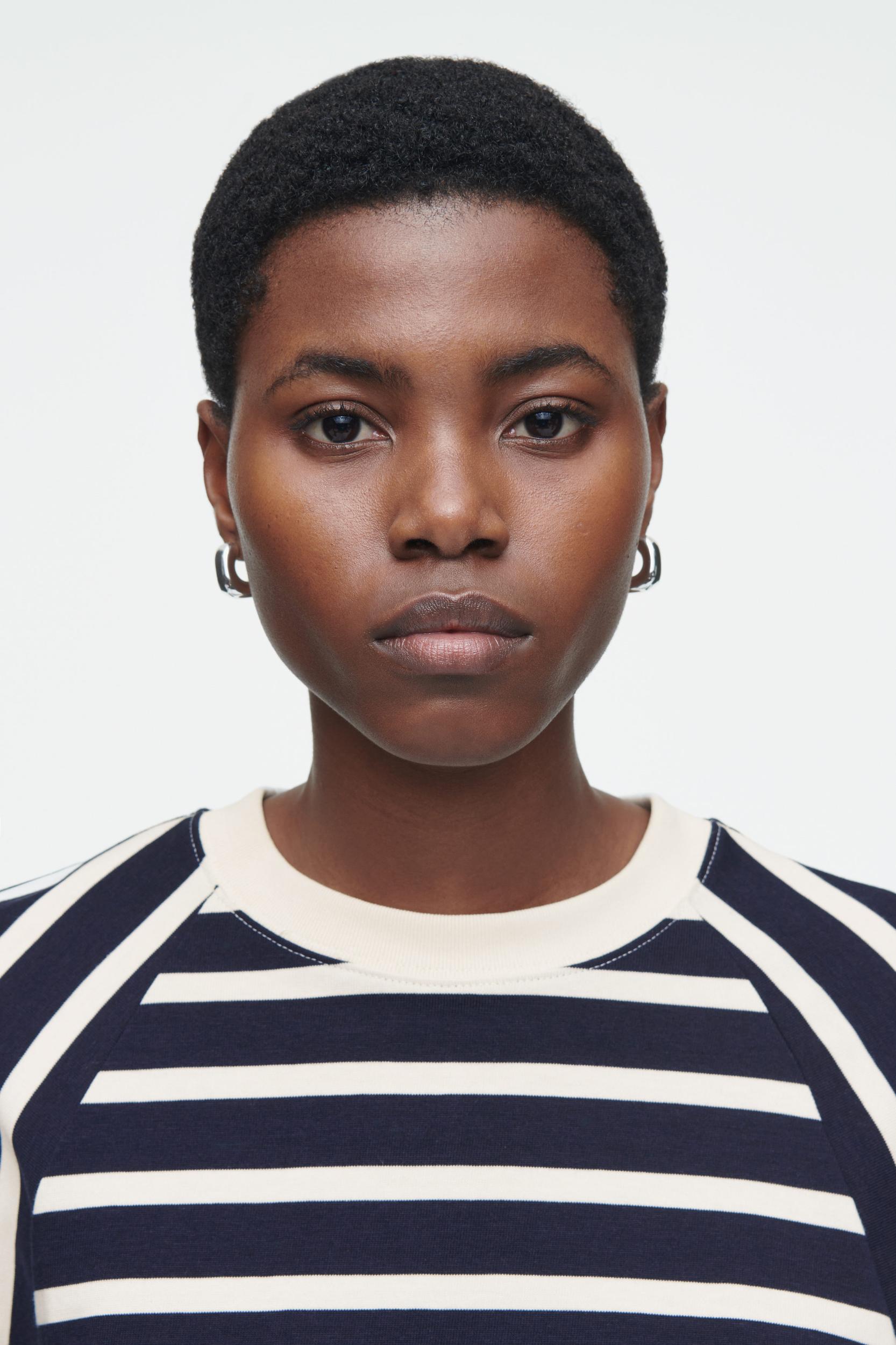 BOXY LONG-SLEEVED T-SHIRT Product Image