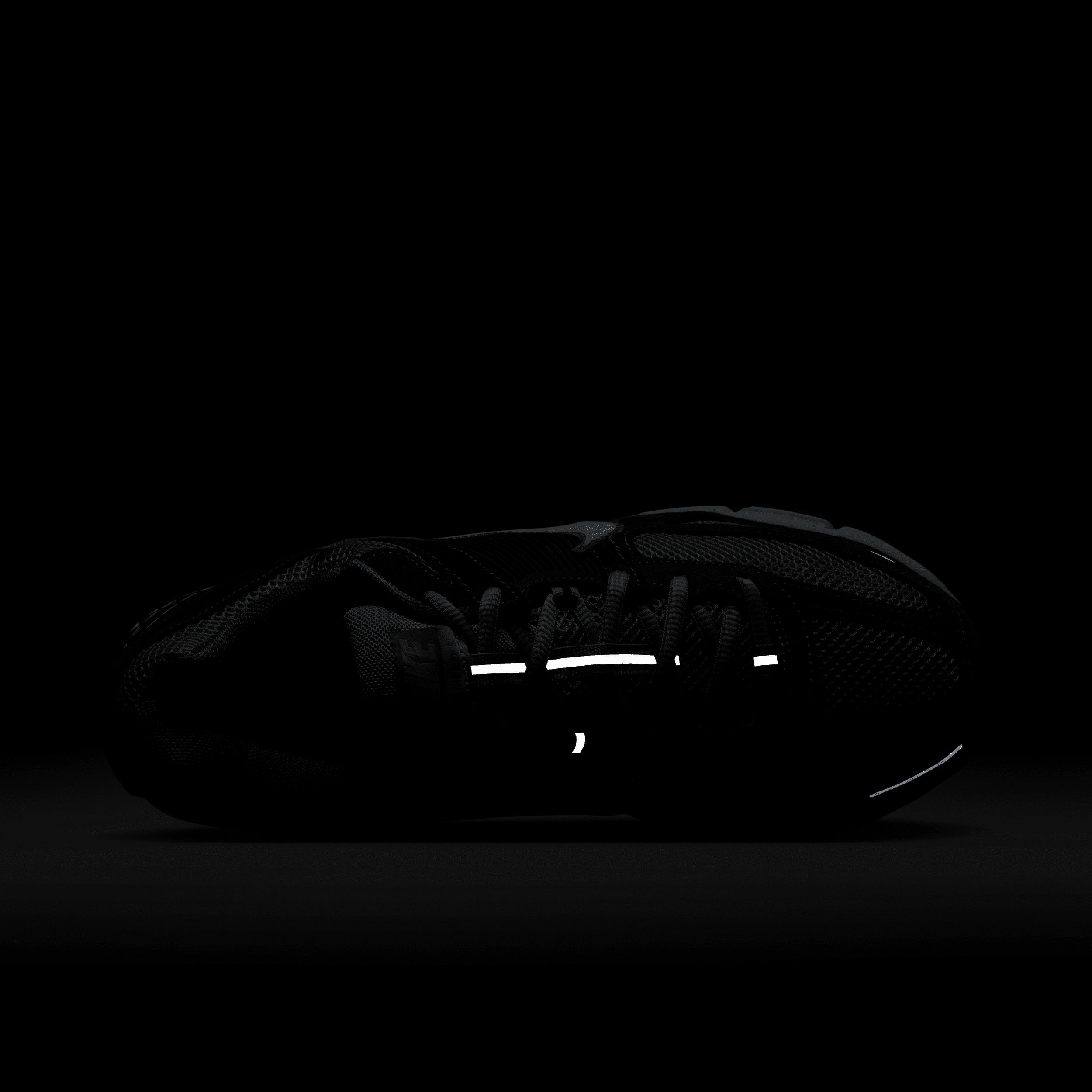 Nike Men's Zoom Vomero 5 Shoes Product Image