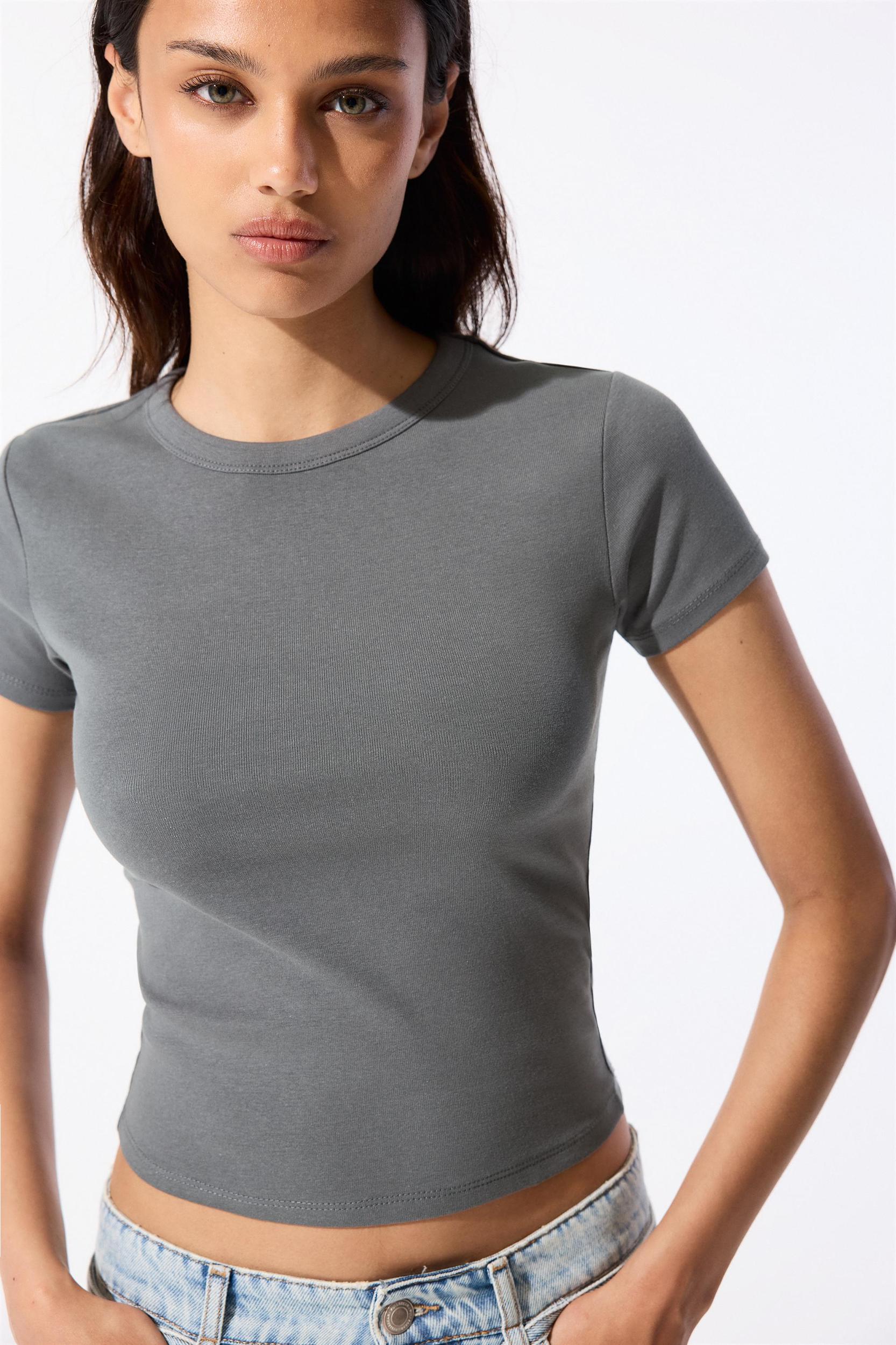 Basic fitted T-shirt Product Image