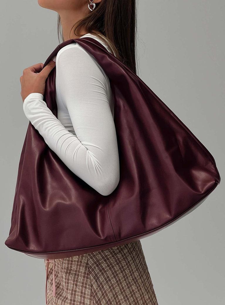 Feel A Way Shoulder Bag Burgundy Product Image