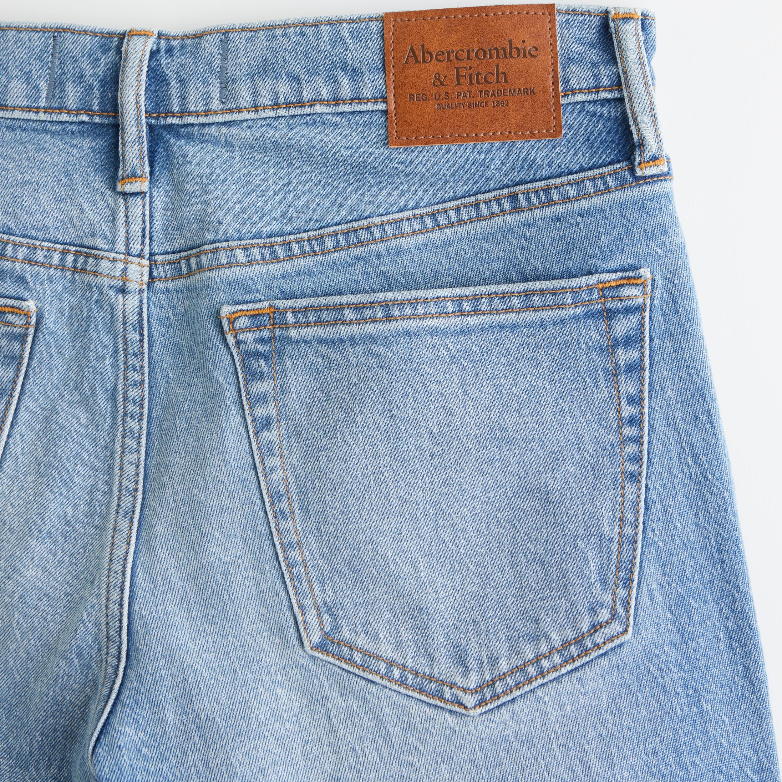 90s Straight Jean Product Image
