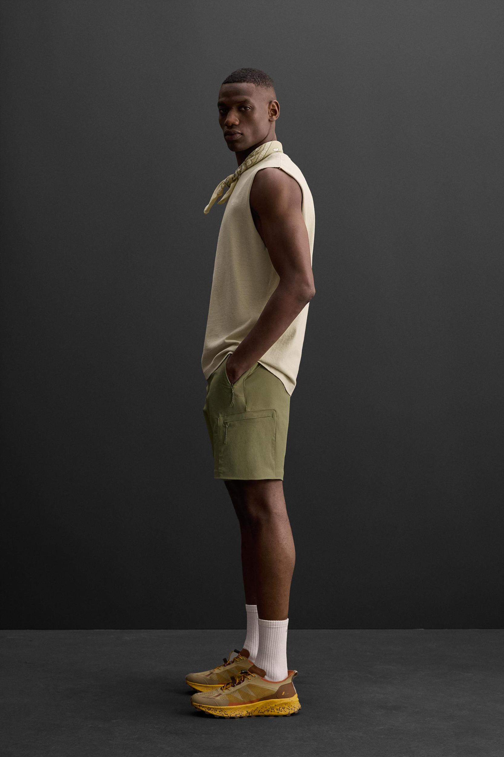 GRAPHIC PRINT TANK TOP Product Image