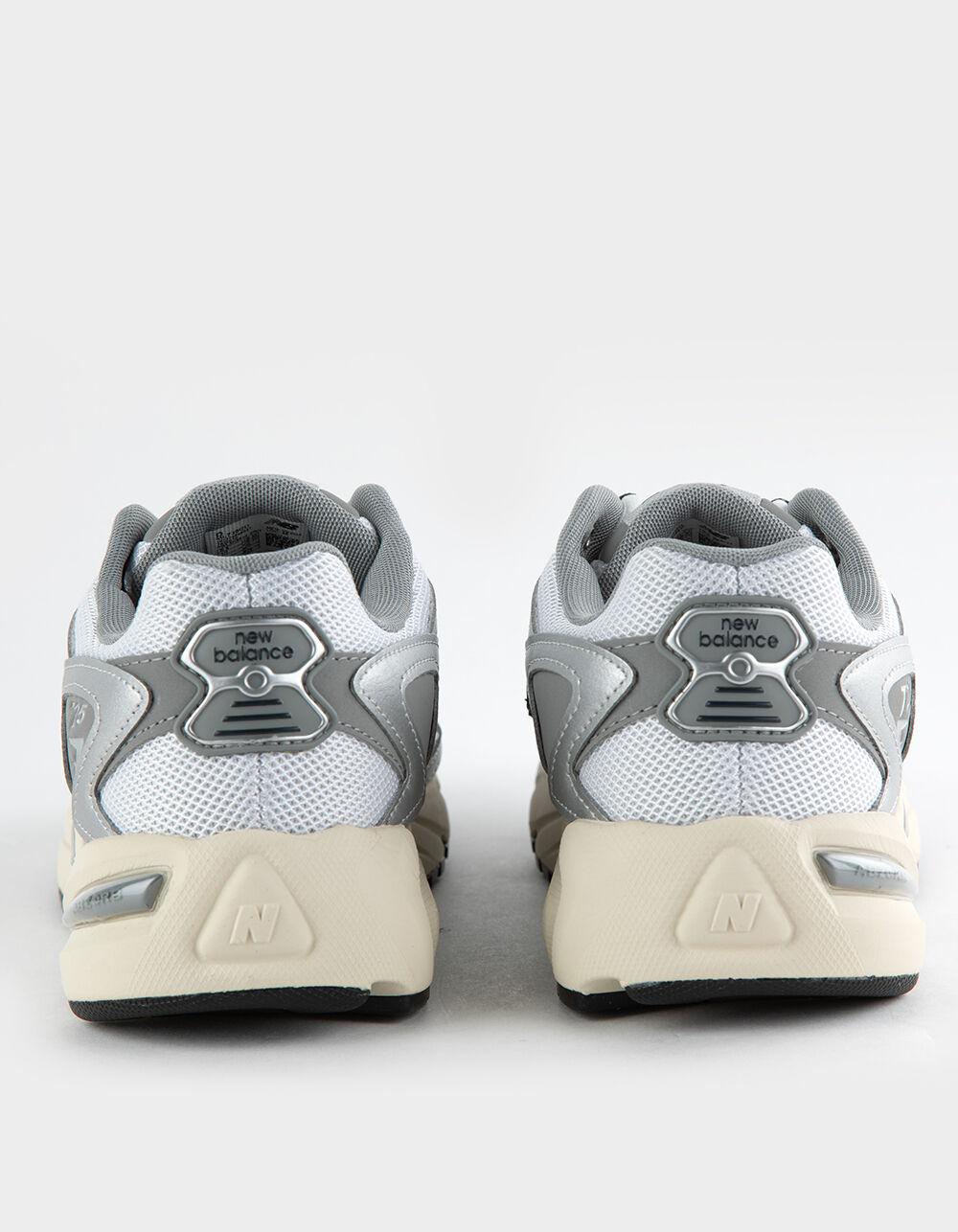 NEW BALANCE 725V1 Shoes - SILVER Product Image