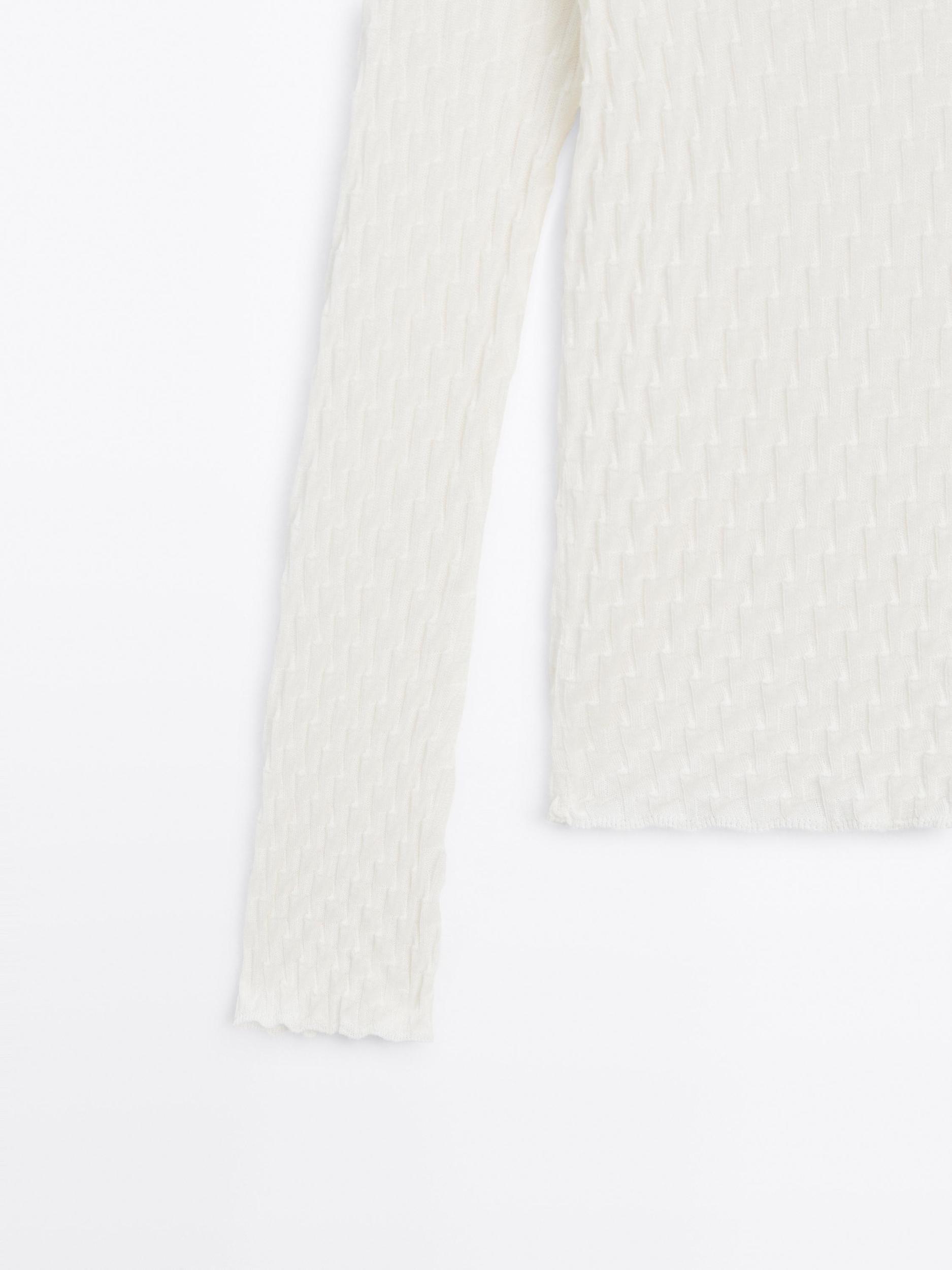 Long sleeve textured 100% cotton top Product Image