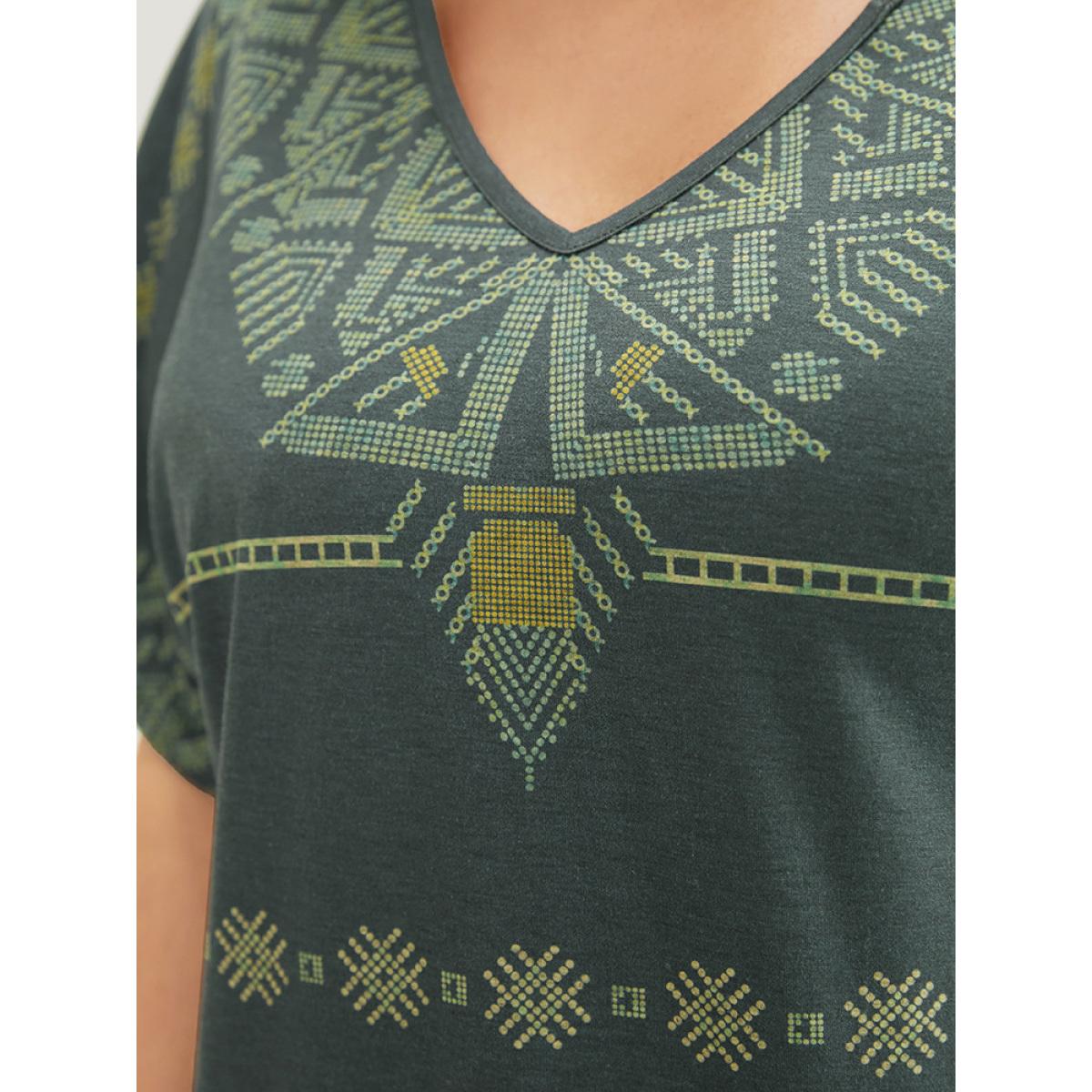 Plus Size Geometric Print Dolman Sleeve V Neck T-shirt ArmyGreen Women Casual Geometric V-neck Dailywear T-shirts BloomChic 26/4X Product Image