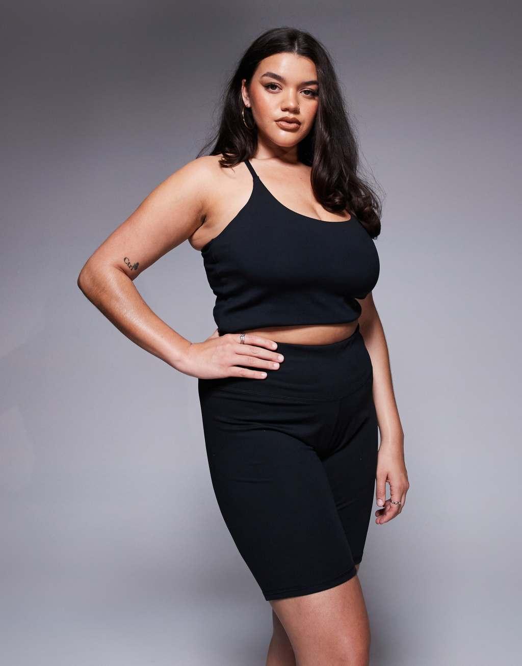 4505 Curve Icon 8 inch soft touch legging shorts in black  Product Image