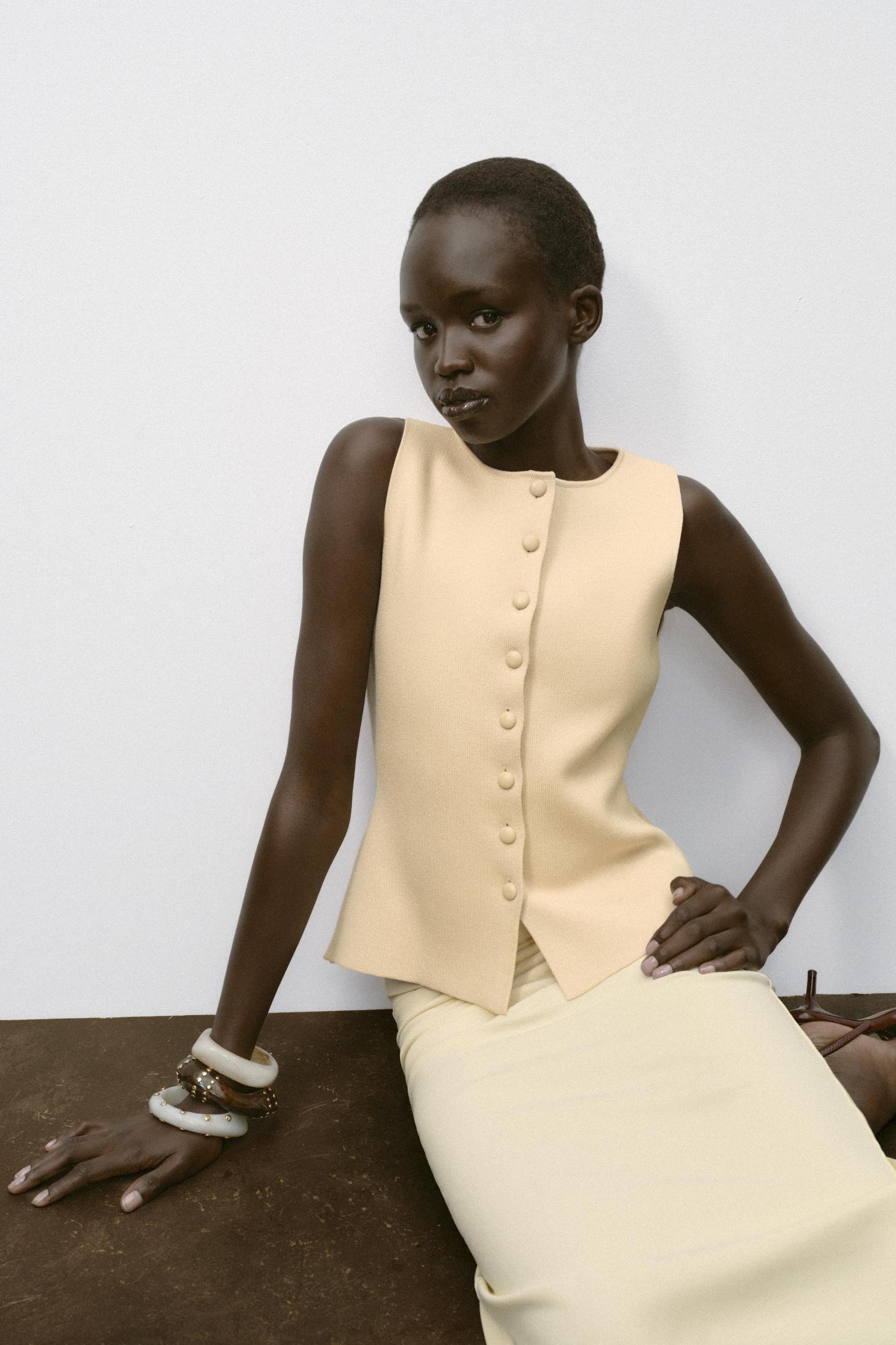 BUTTON KNIT VEST Product Image