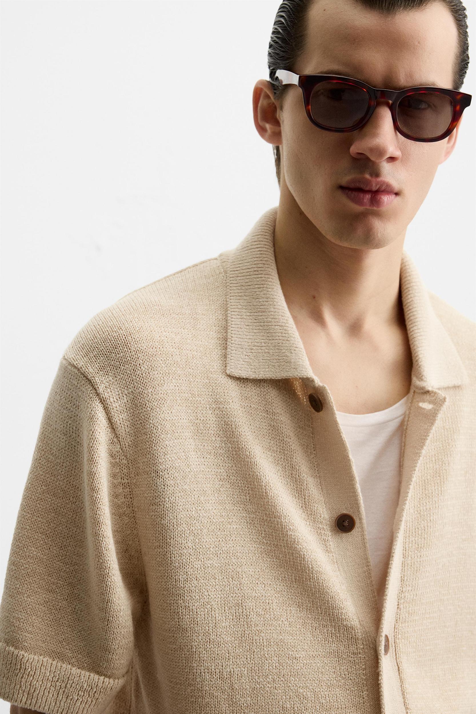 GRADIENT PRINT KNIT SHIRT Product Image