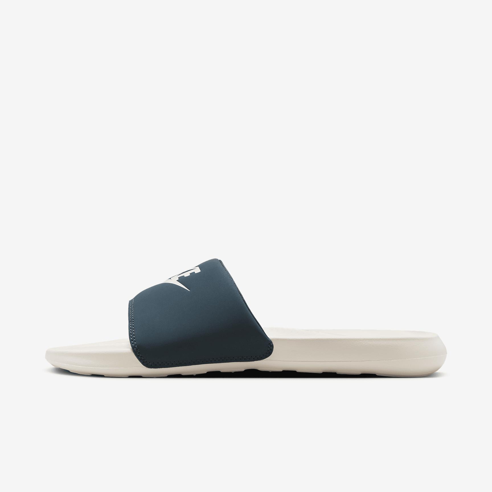 Nike Men's Victori One Slides Product Image