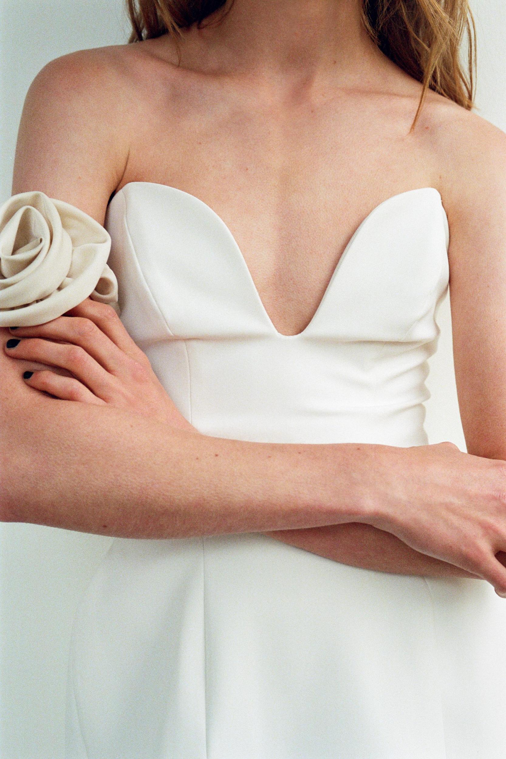 SWEETHEART NECKLINE DRESS Product Image