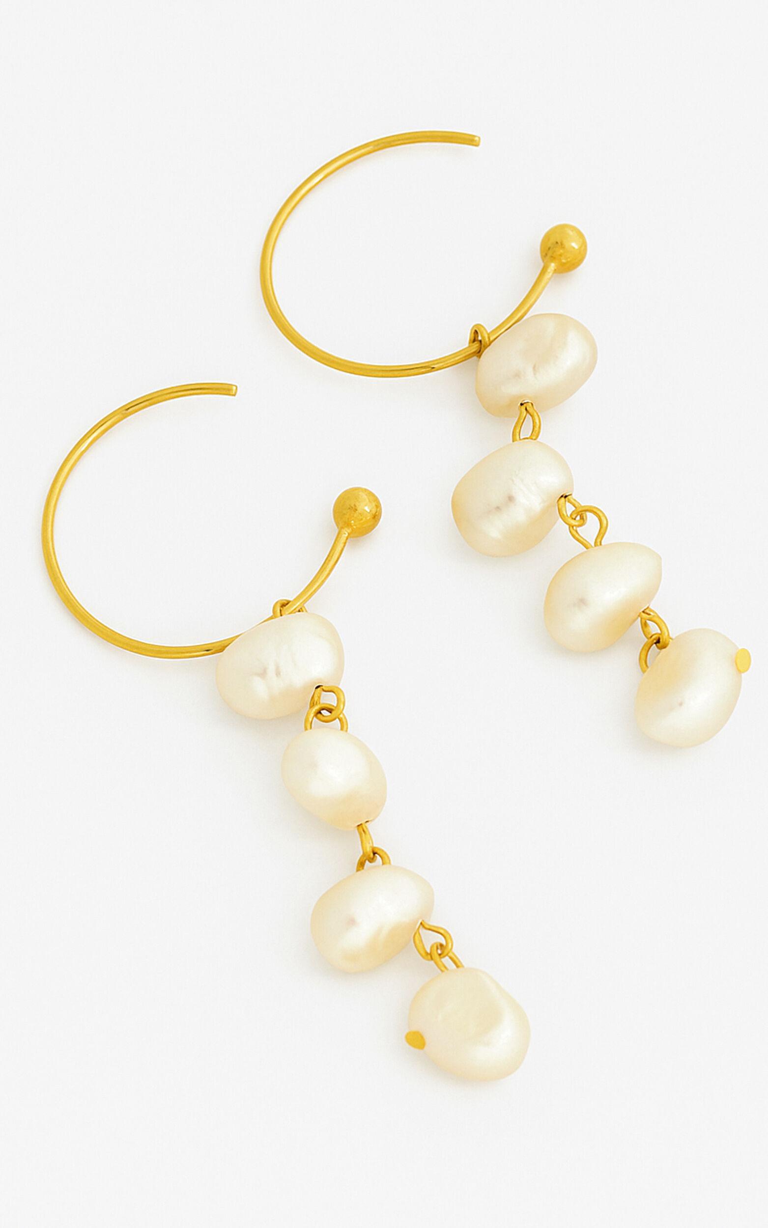 Kohaku Pearl Drop Hook Earrings in Gold Product Image