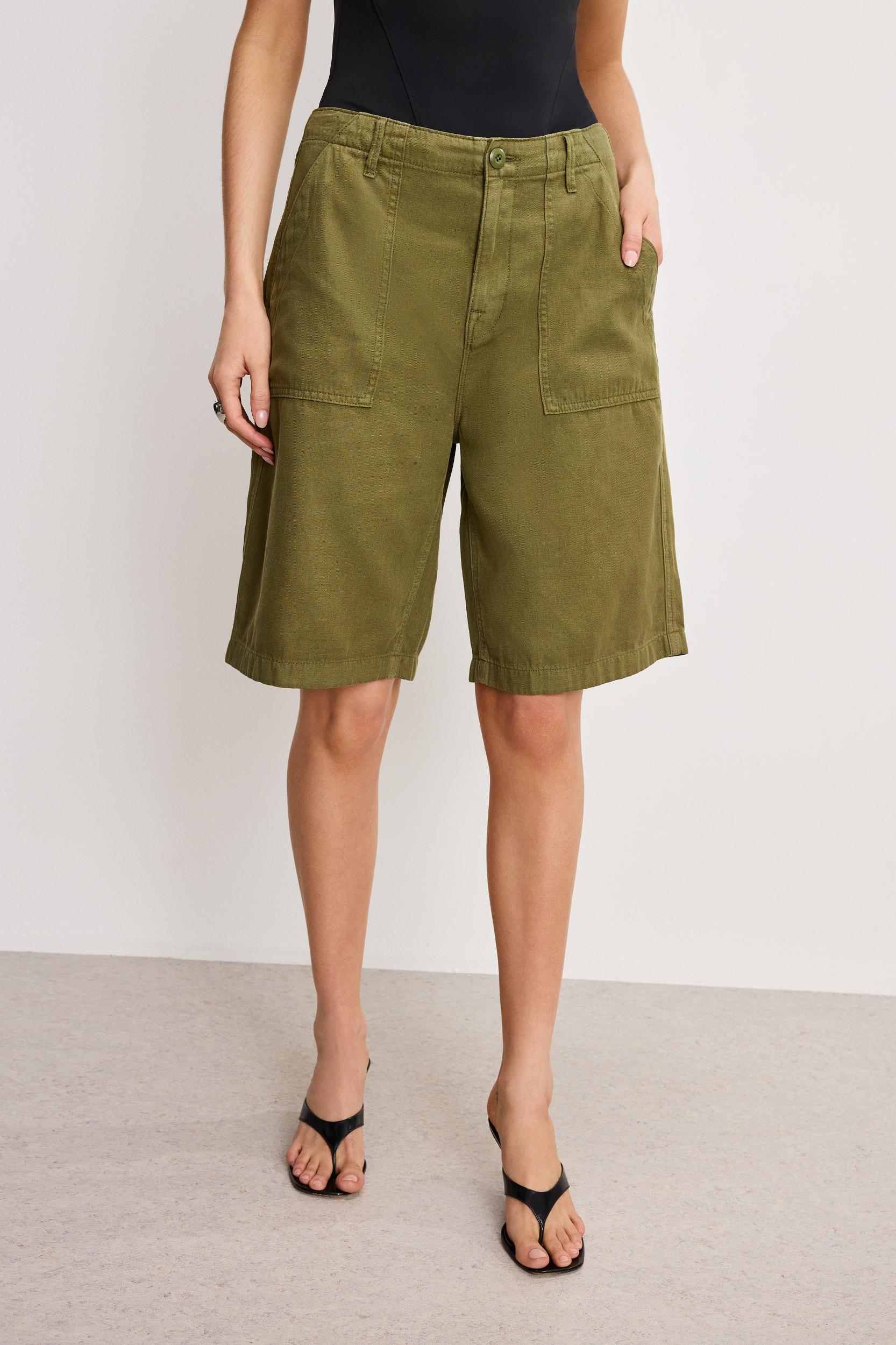 LITE LINEN BERMUDA SHORT | MARTINI OLIVE002 Product Image
