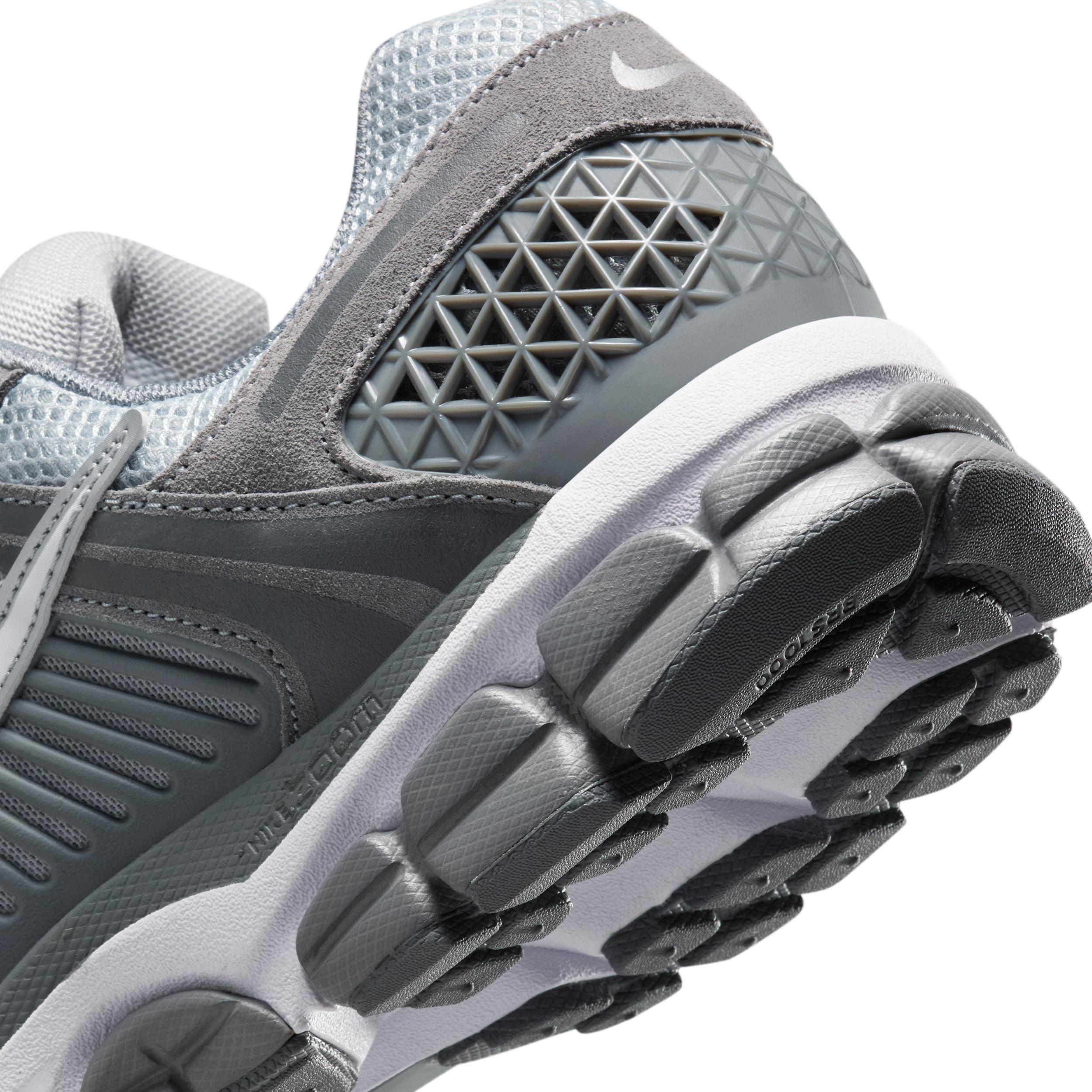 Nike Men's Zoom Vomero 5 Shoes Product Image