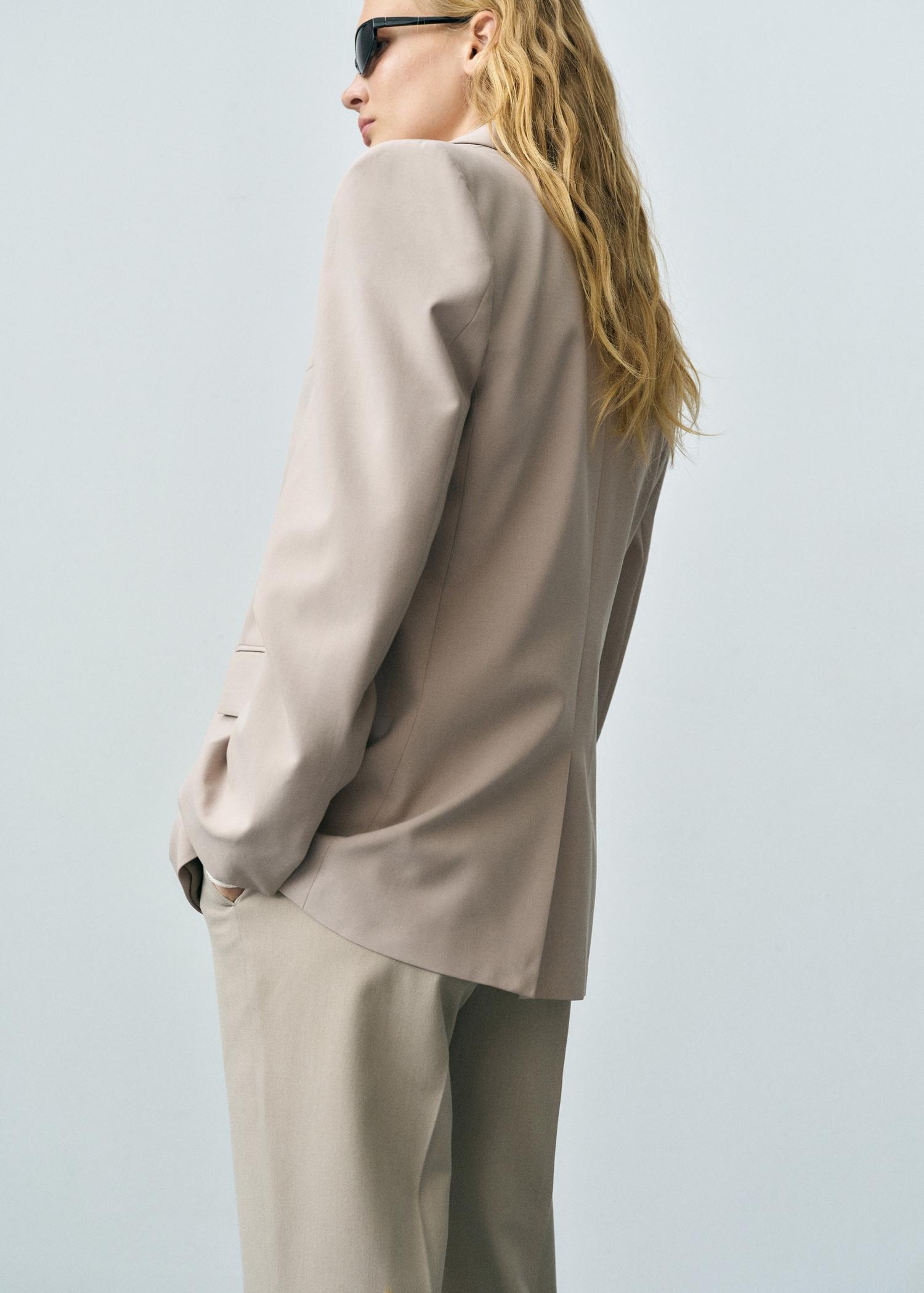 Structured straight-fit blazer - Women | MANGO USA Product Image