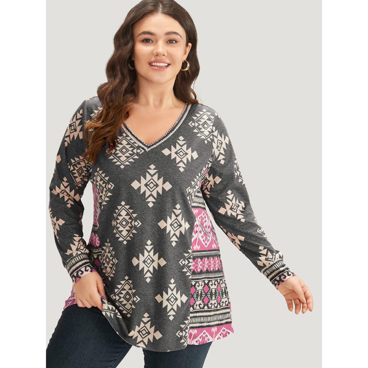 Plus Size Boho Print V Neck T-shirt BlackFlower Women Casual Printed Bohemian Print V-neck Dailywear T-shirts BloomChic 28/5X Product Image