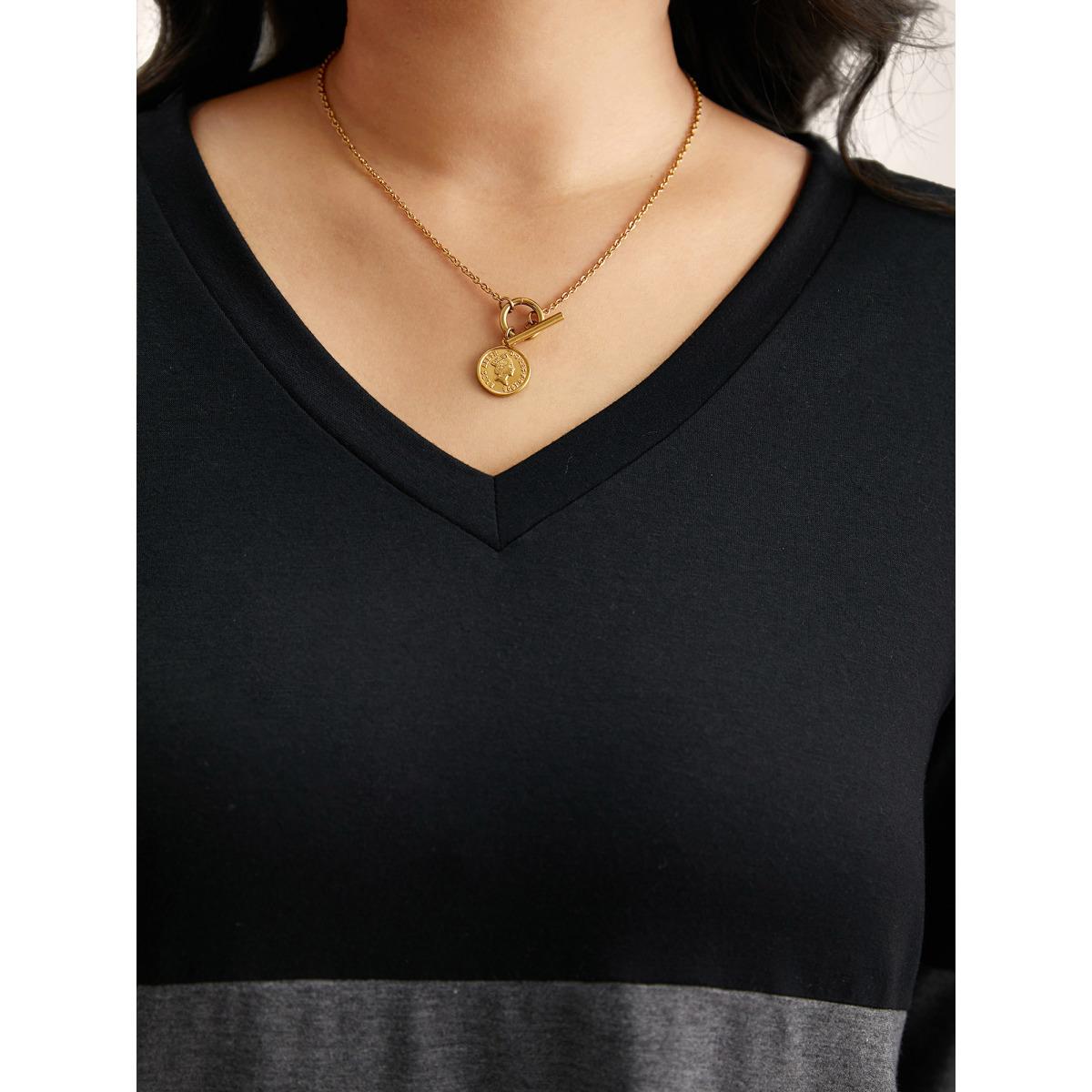 Plus Size Colorblock Contrast Striped V Neck T-shirt Black Women Leisure Contrast Striped V-neck Casual T-shirts BloomChic 18-20/2X Product Image