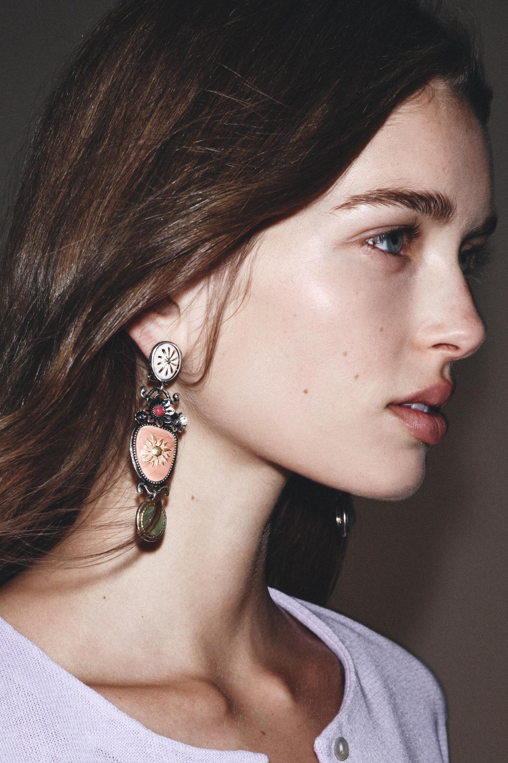 STONE FLOWER EARRINGS Product Image