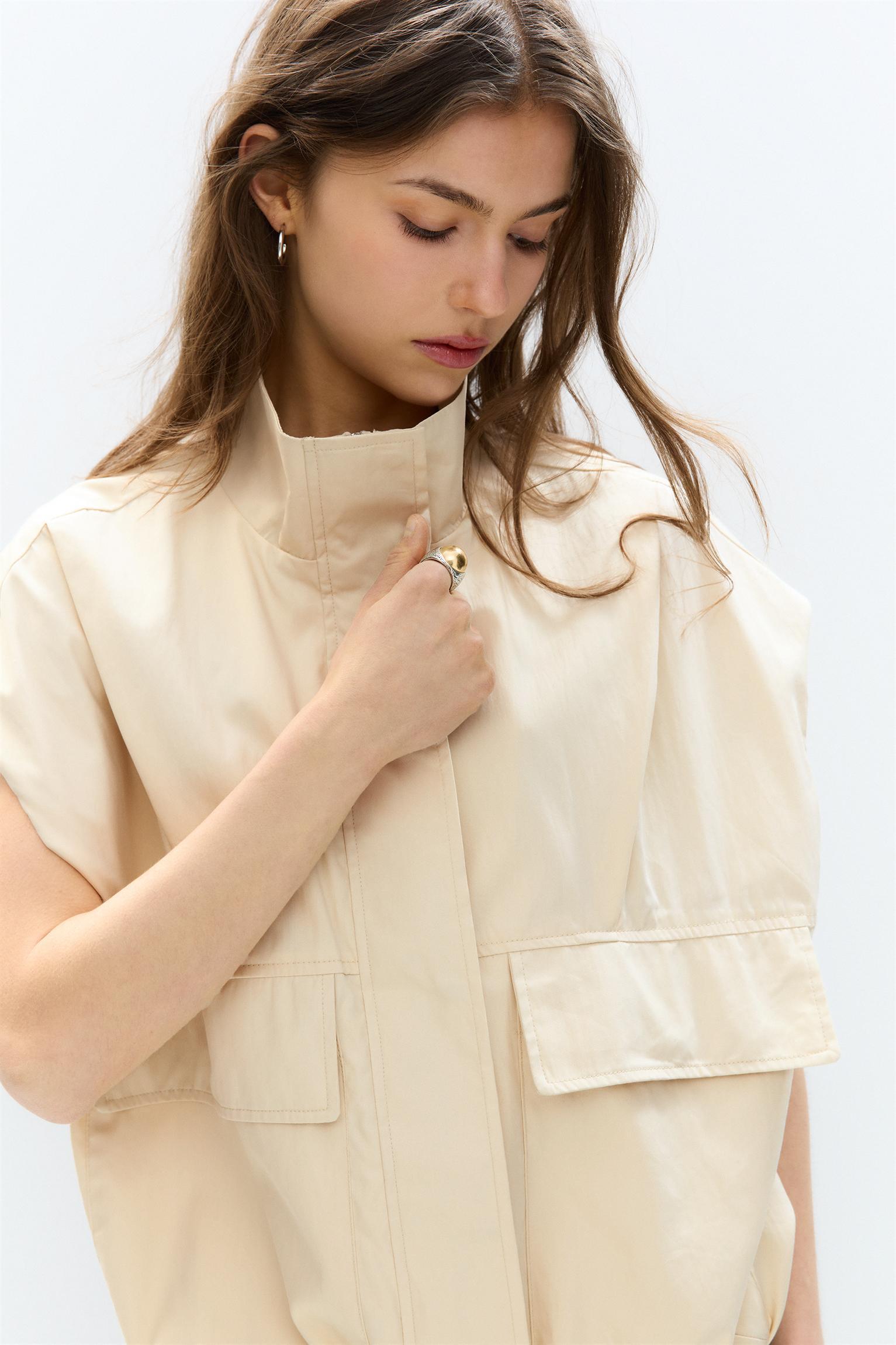 Vest with patch pockets Product Image