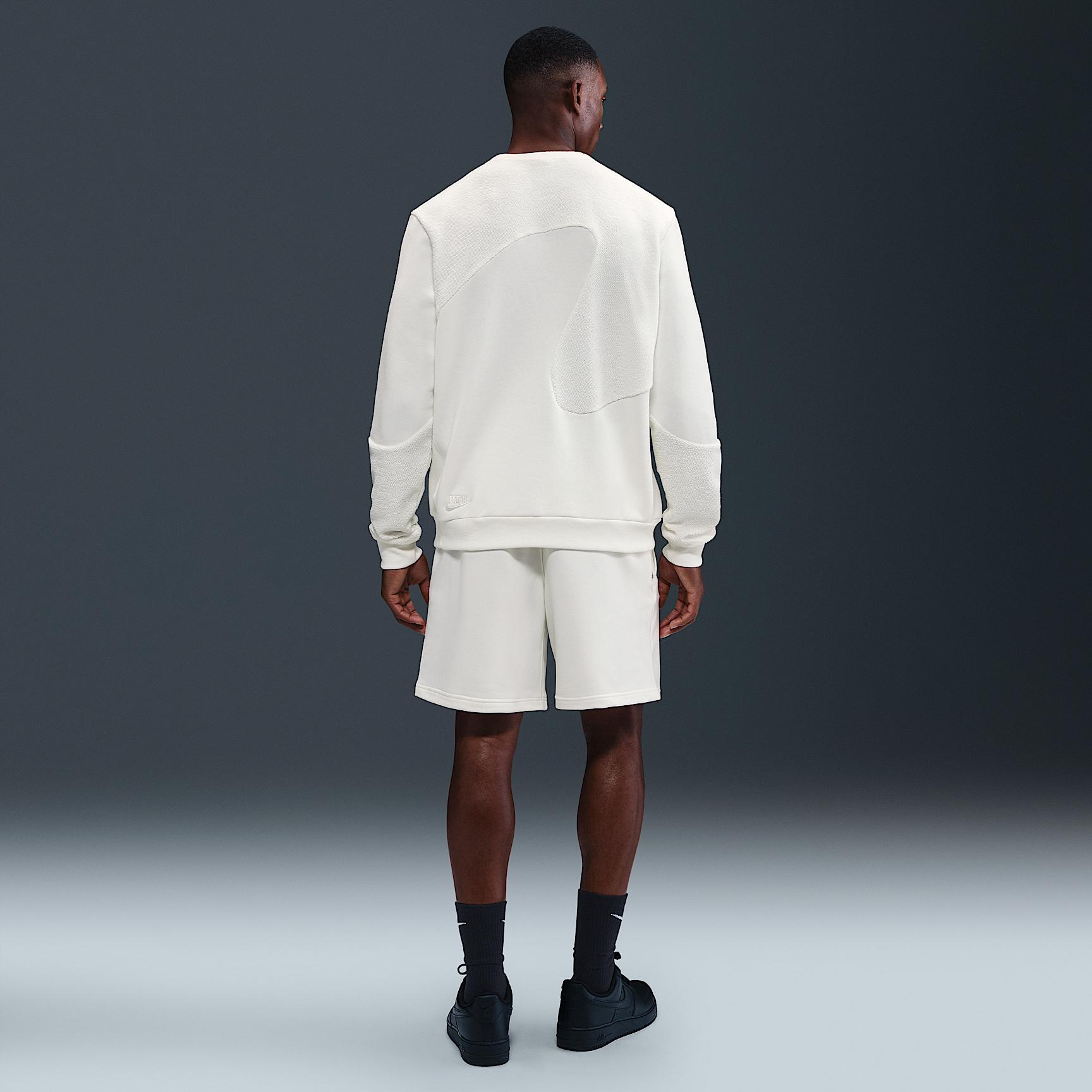 Nike Men's Giannis Standard Issue Basketball Crew Product Image