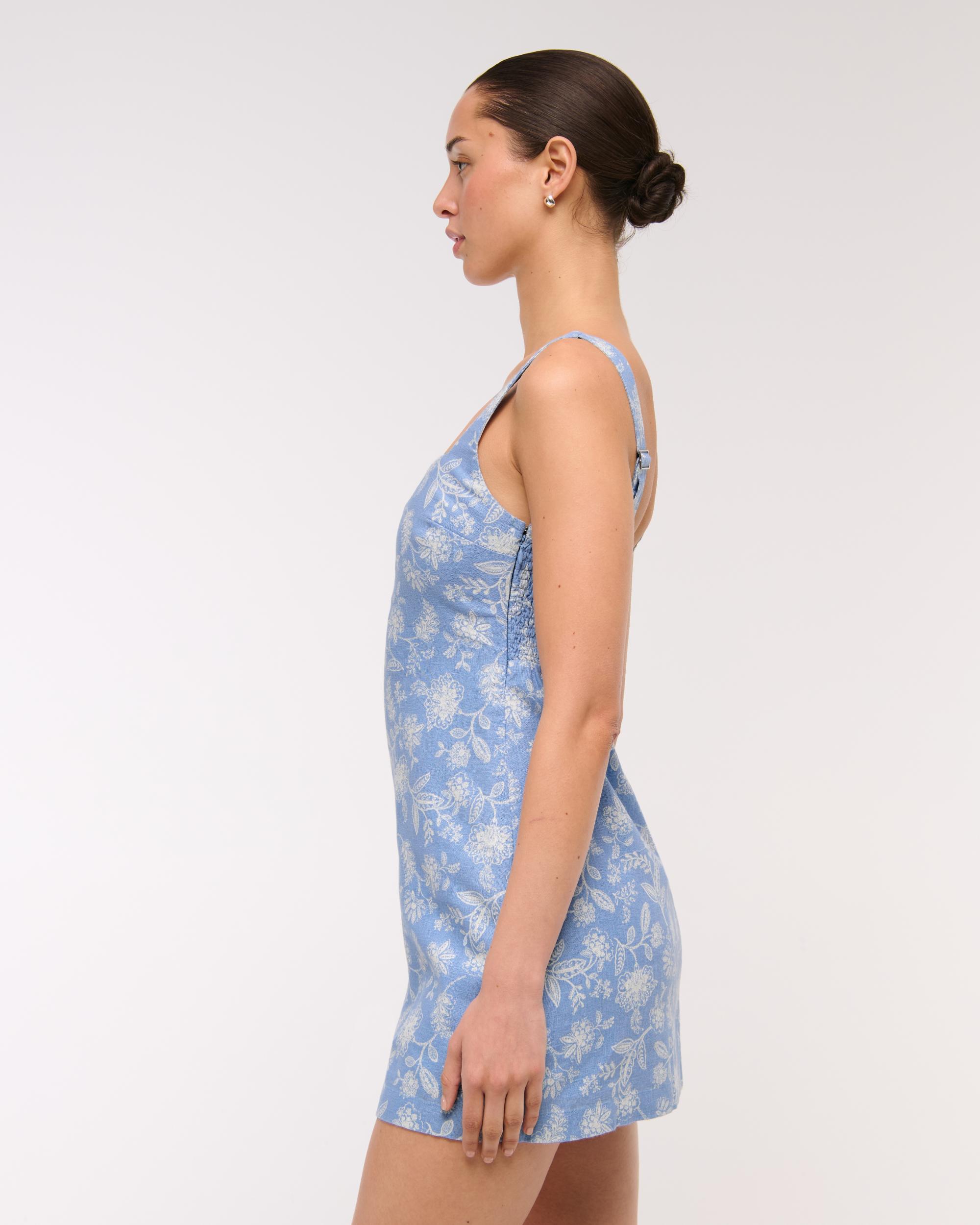 The A&F Scarlett Squareneck Linen-Blend Skort Product Image