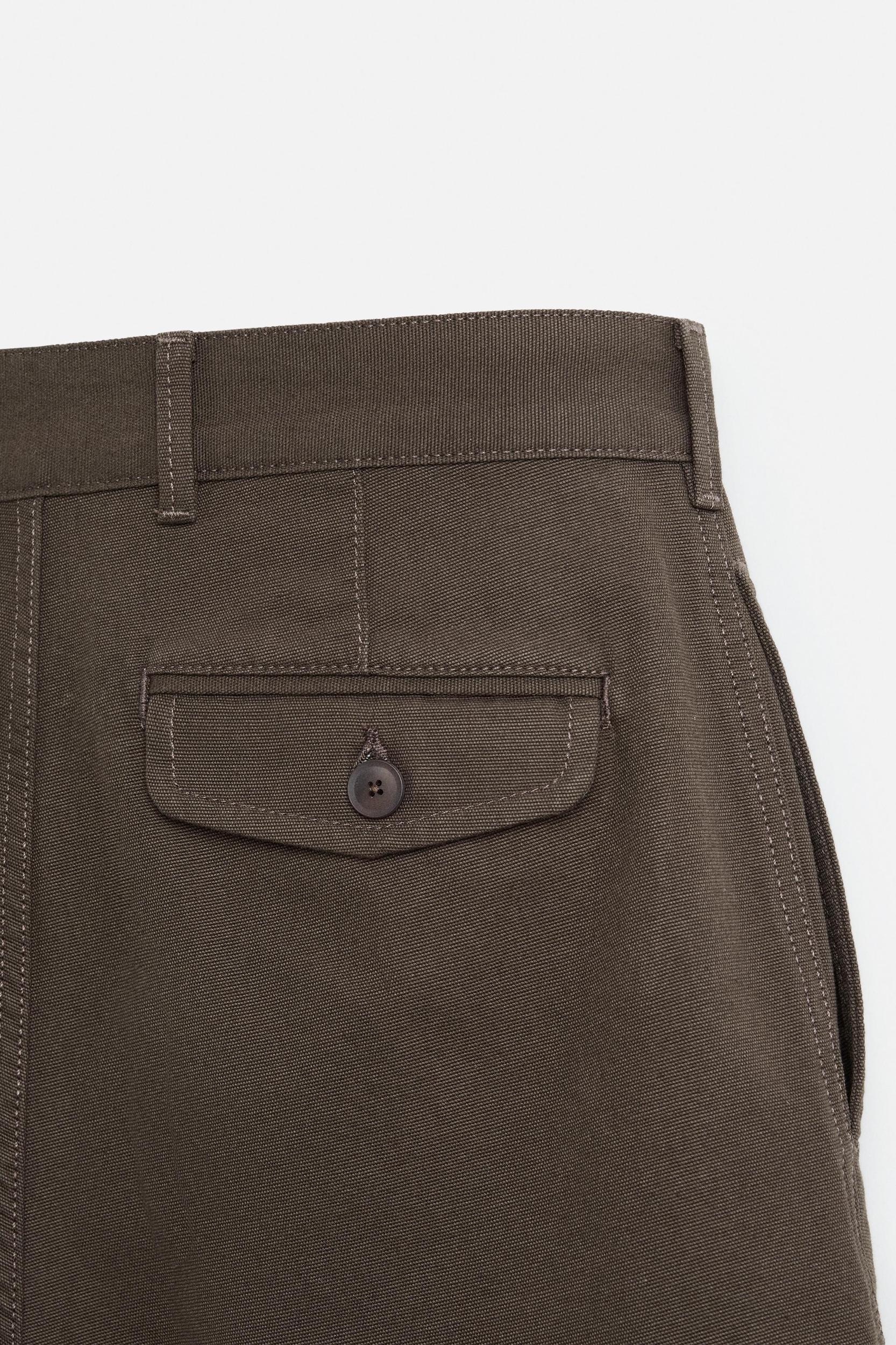 REGULAR FIT PLEATED SHORTS Product Image