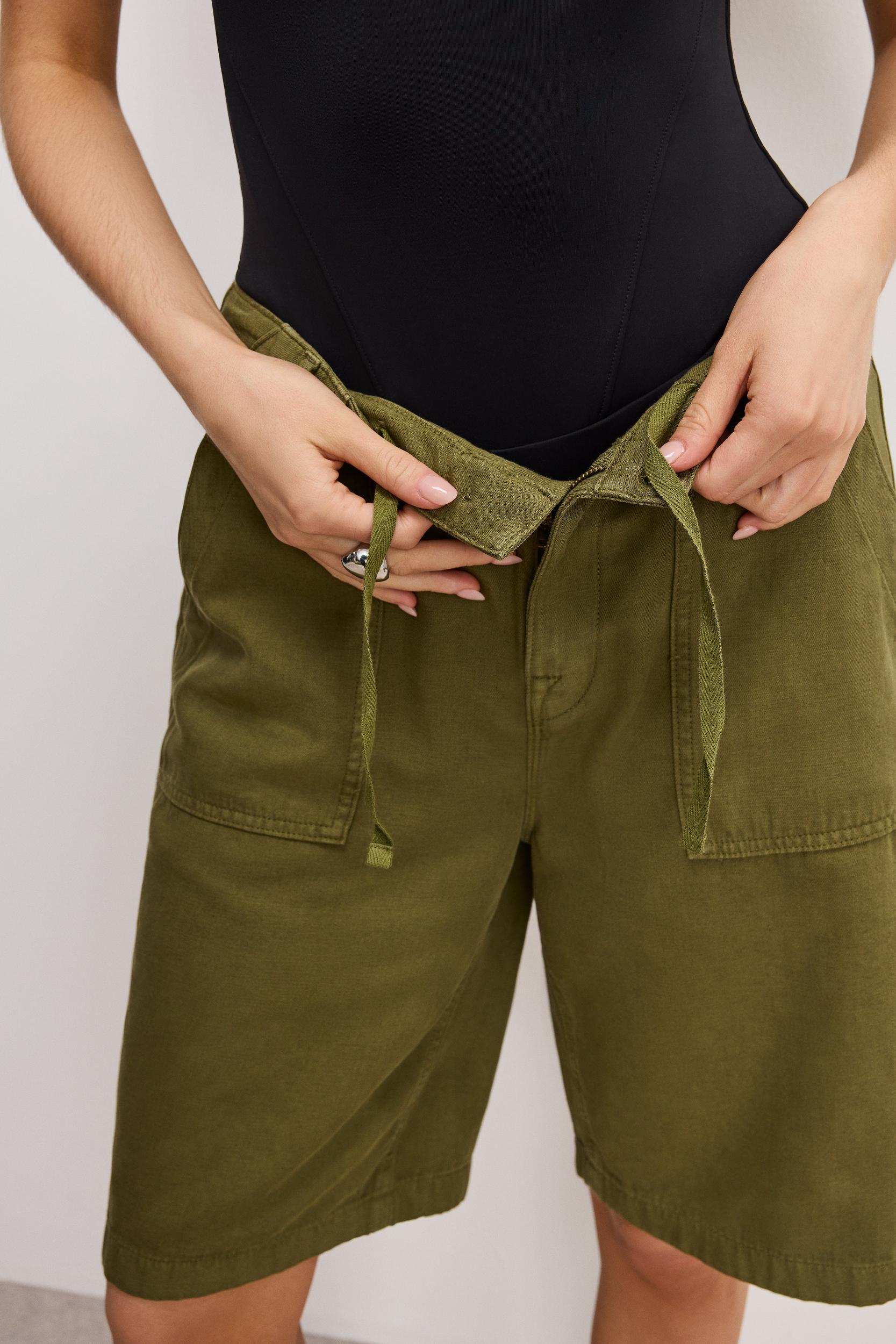 LITE LINEN BERMUDA SHORT | MARTINI OLIVE002 Product Image