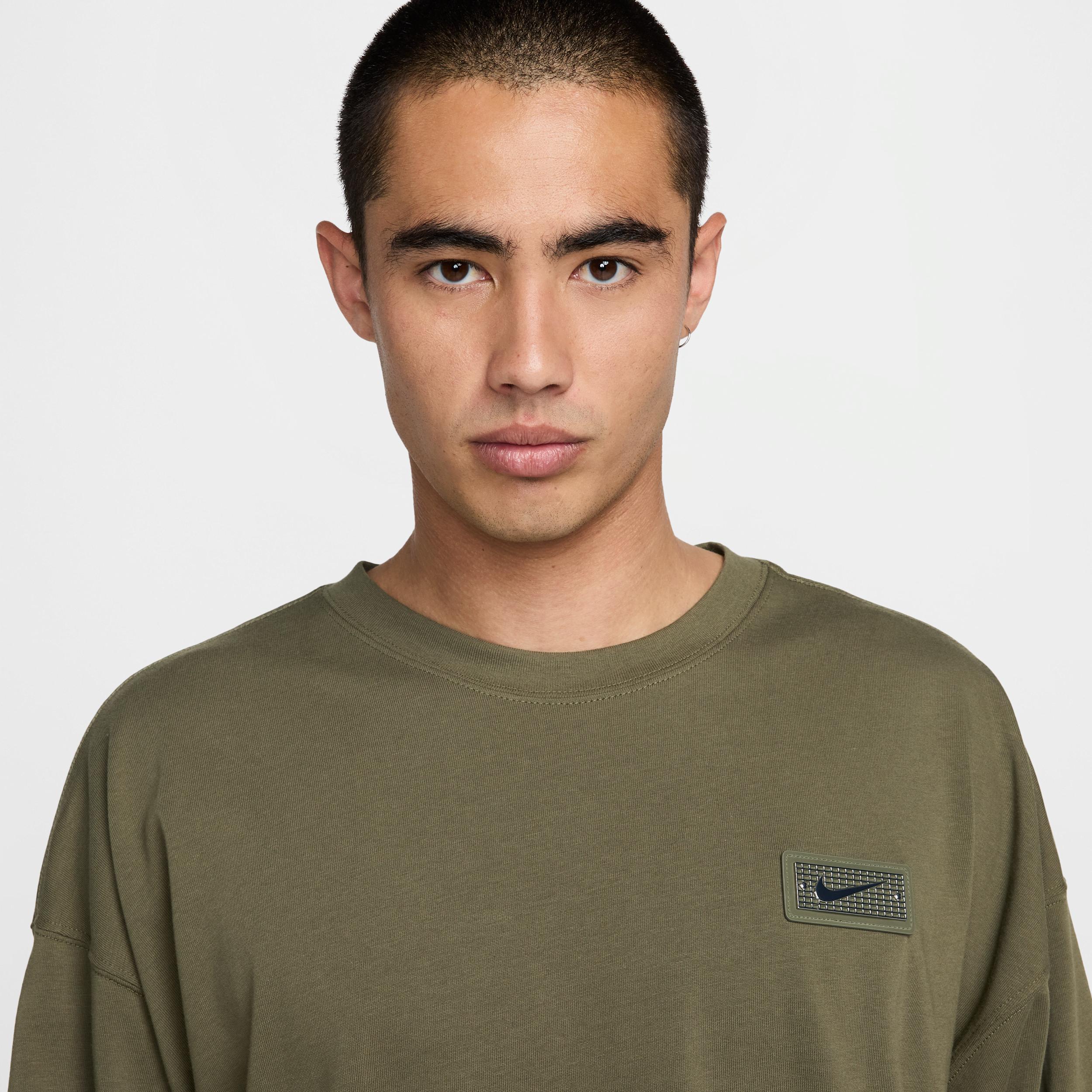 Nike Men's Devin Booker Long-Sleeve Basketball T-Shirt Product Image