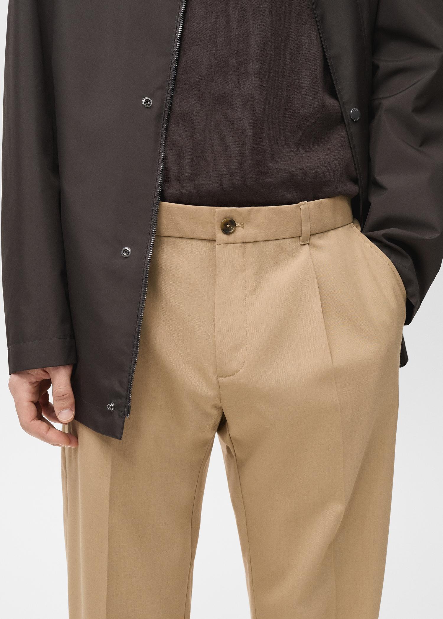 Slim-fit pleated cool wool pants - Men | MANGO USA Product Image