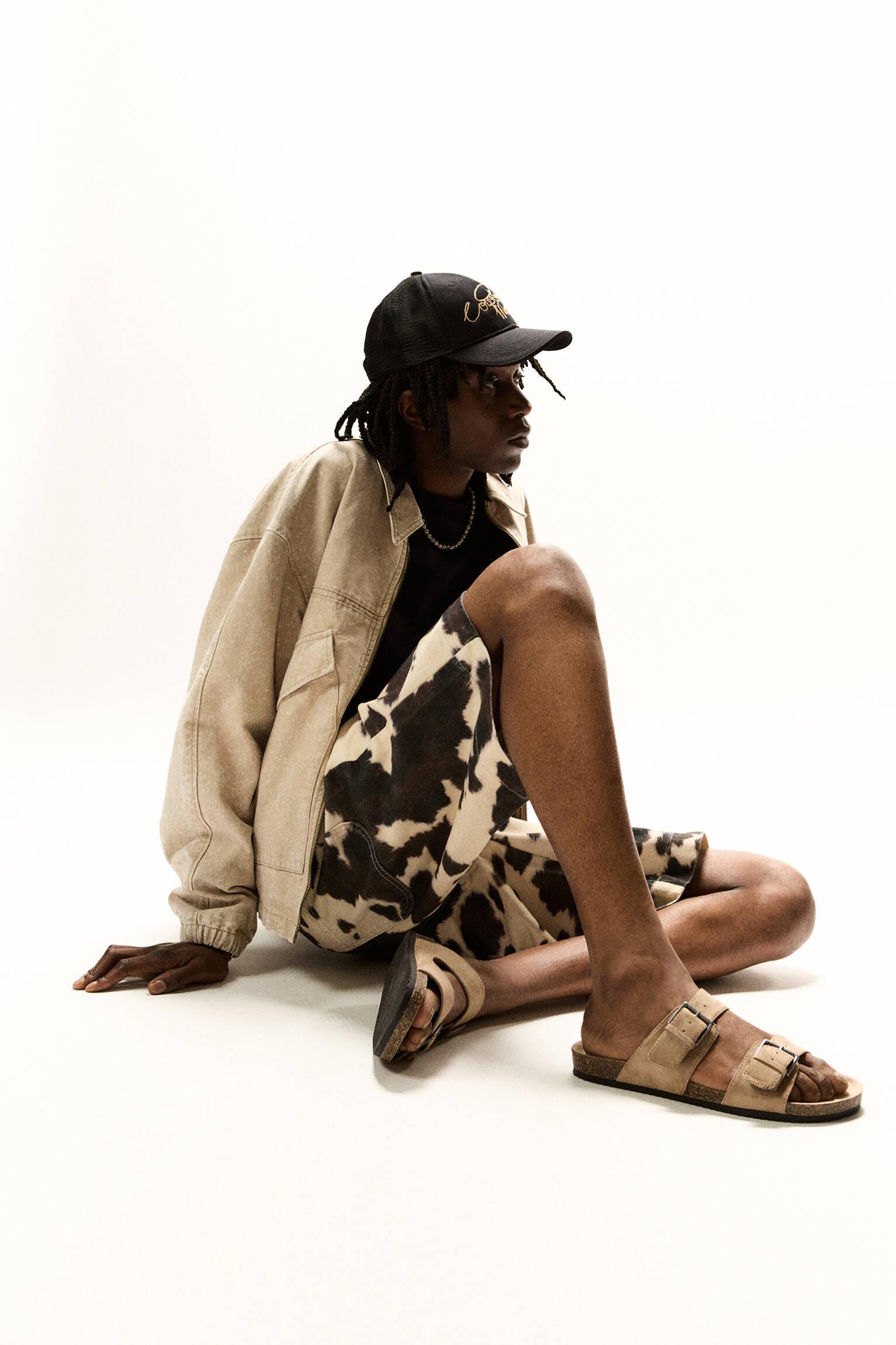 Buckled sandals Product Image