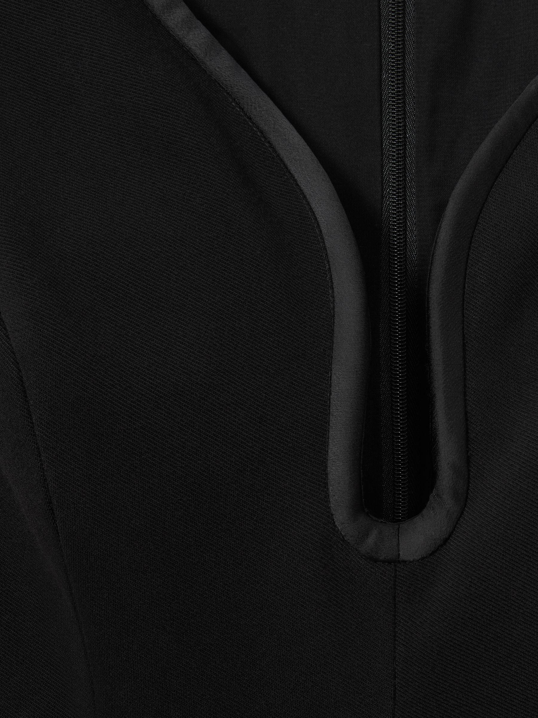 Wide-Leg Sleeveless Jumpsuit With Curved Neckline in Black Product Image