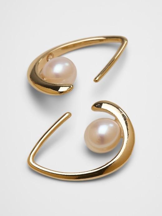 Teardrop Single Pearl Hoop Earrings Product Image