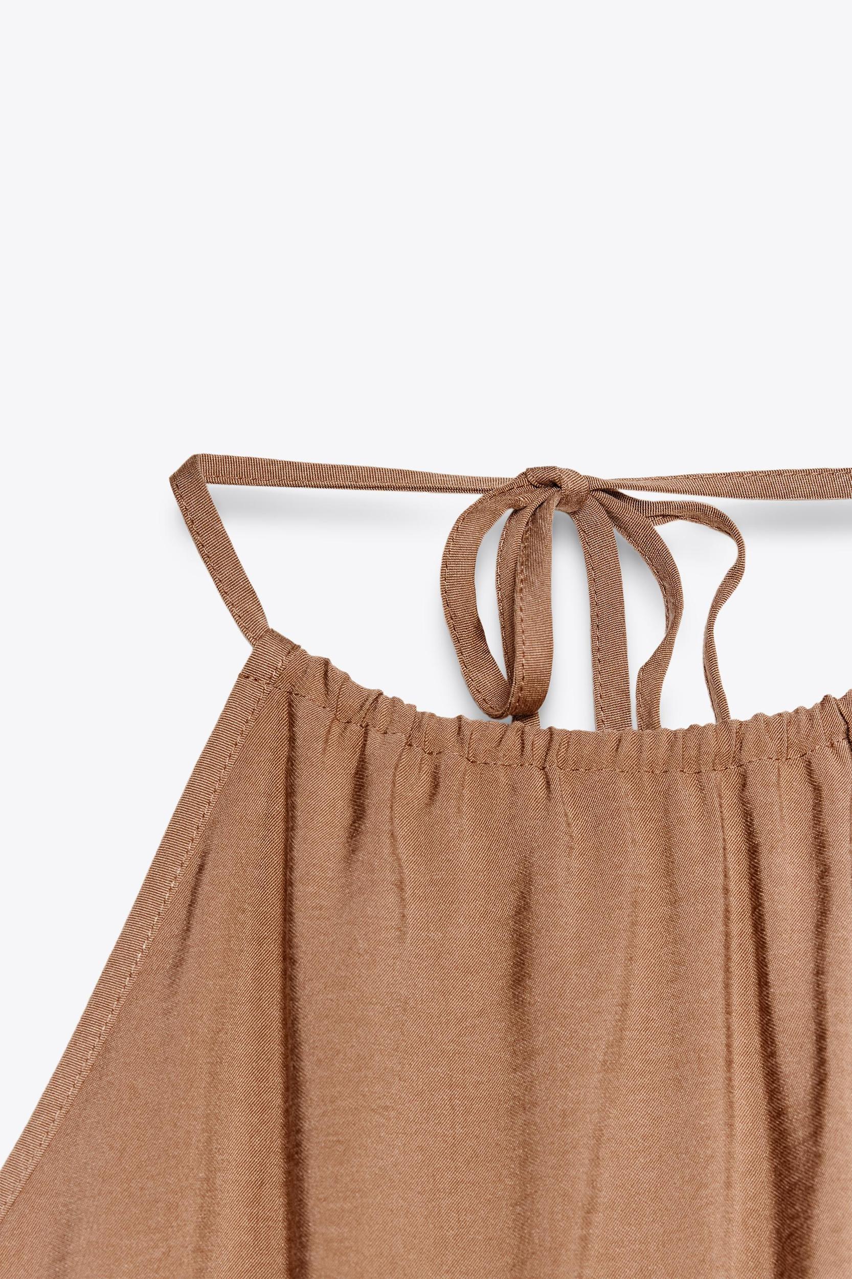 FLOWY HALTER TOP Product Image