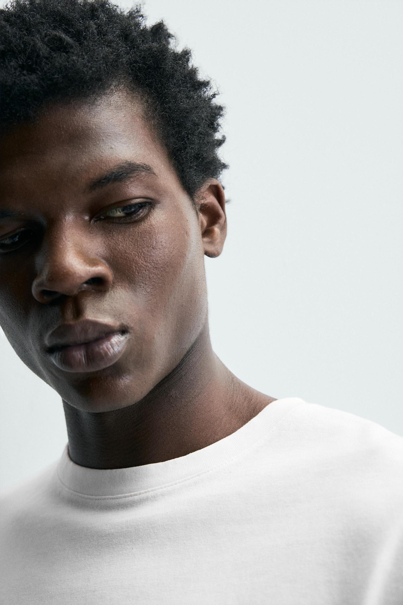 REGULAR FIT LONG SLEEVE T-SHIRT Product Image