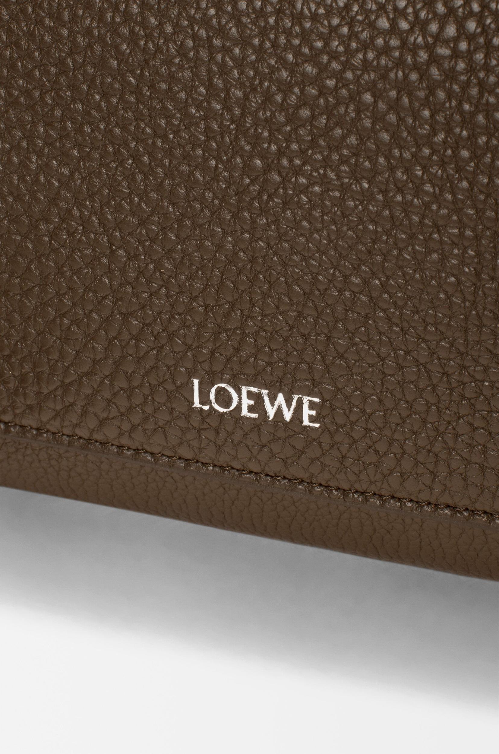 Small Pebble messenger bag in supple grained calfskin Product Image