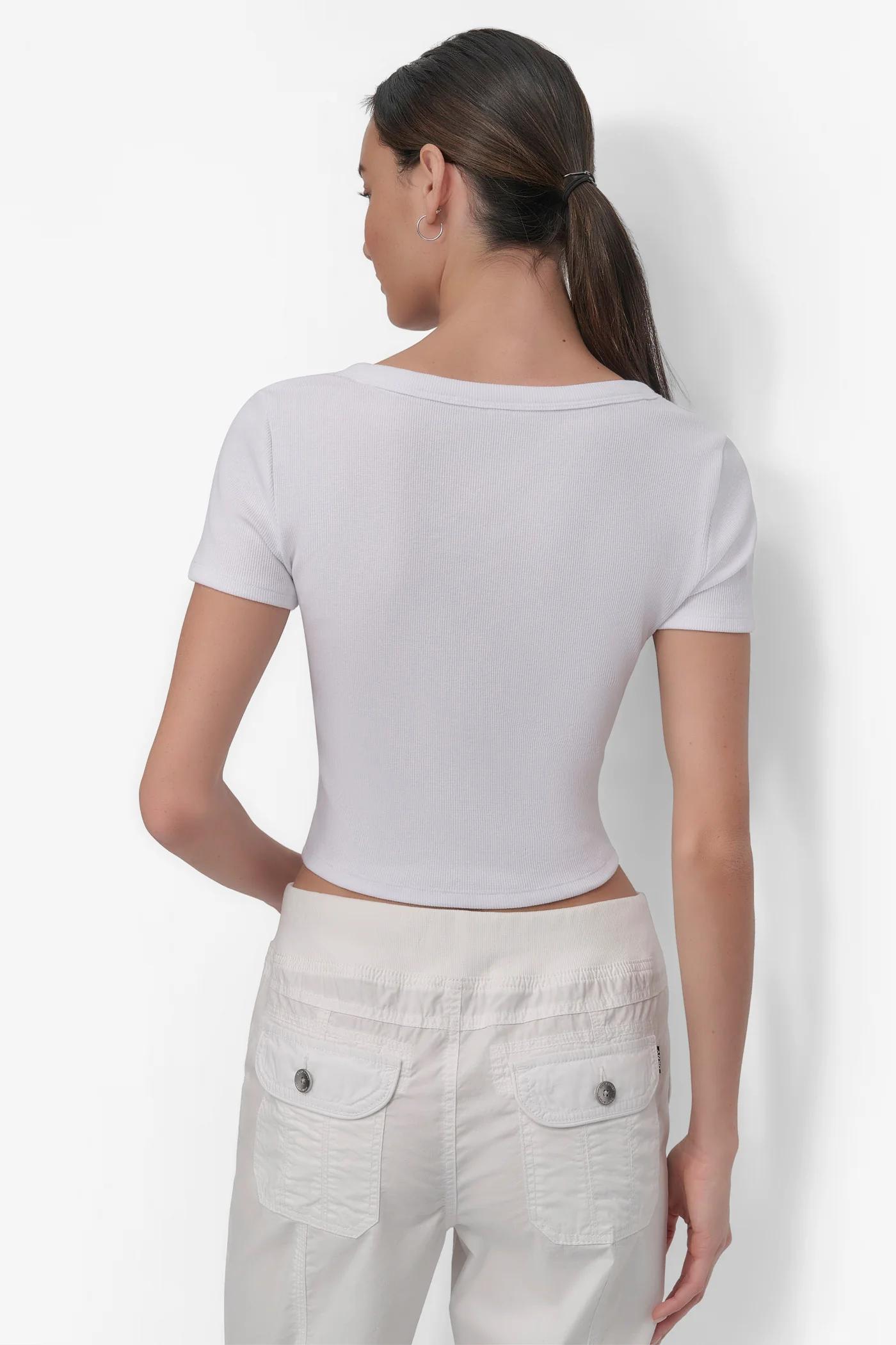 CROPPED NOTCH NECK PERFORMANCE TEE Product Image